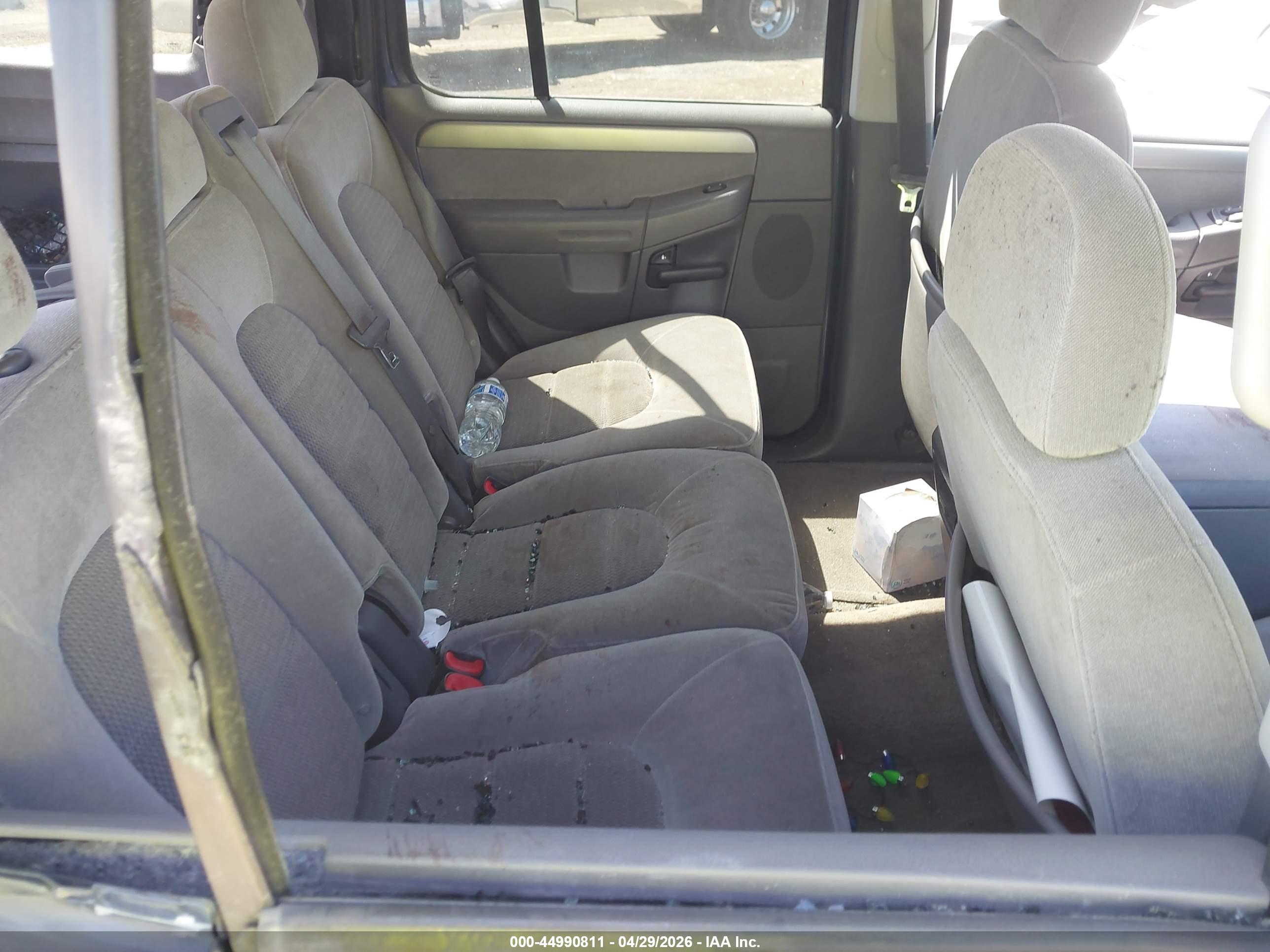FORD EXPLORER image 8