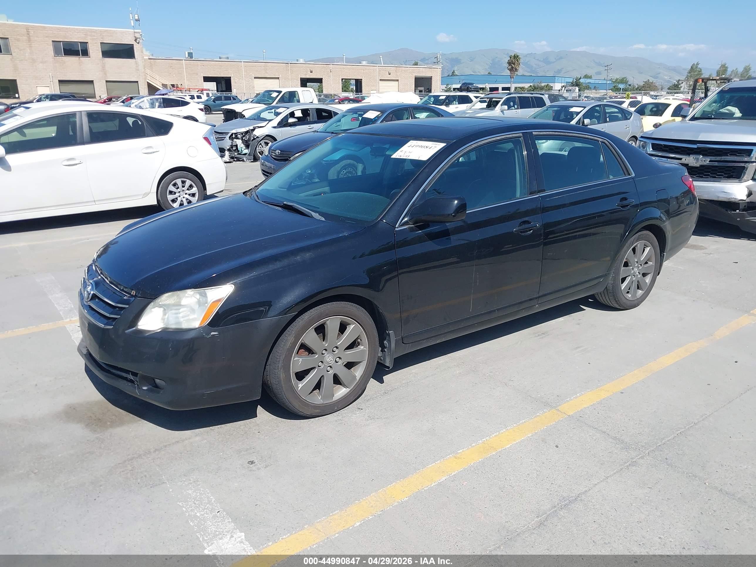 TOYOTA AVALON image 2