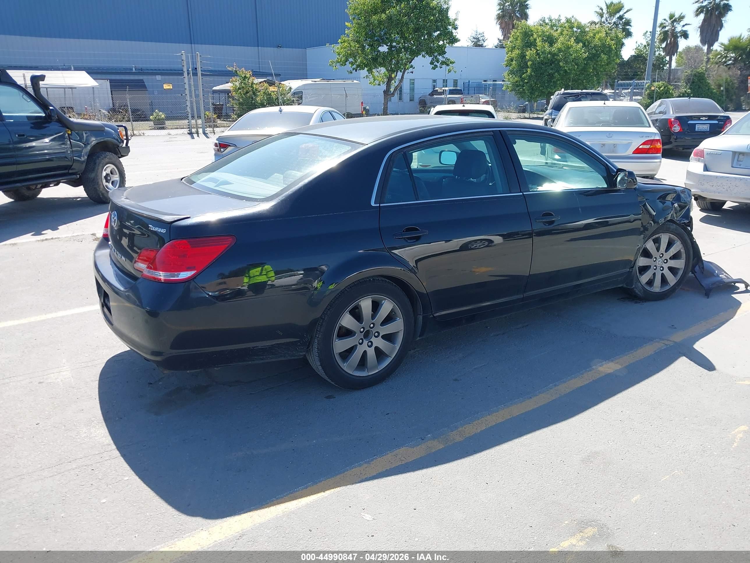 TOYOTA AVALON image 4