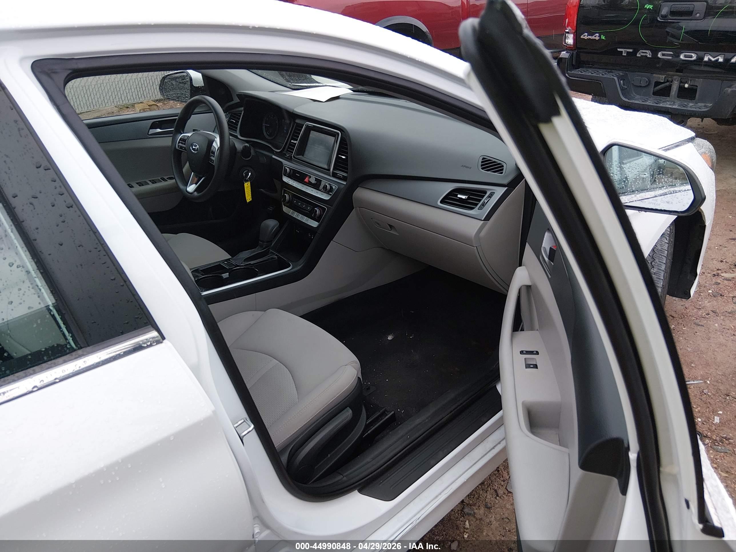 HYUNDAI SONATA image 5
