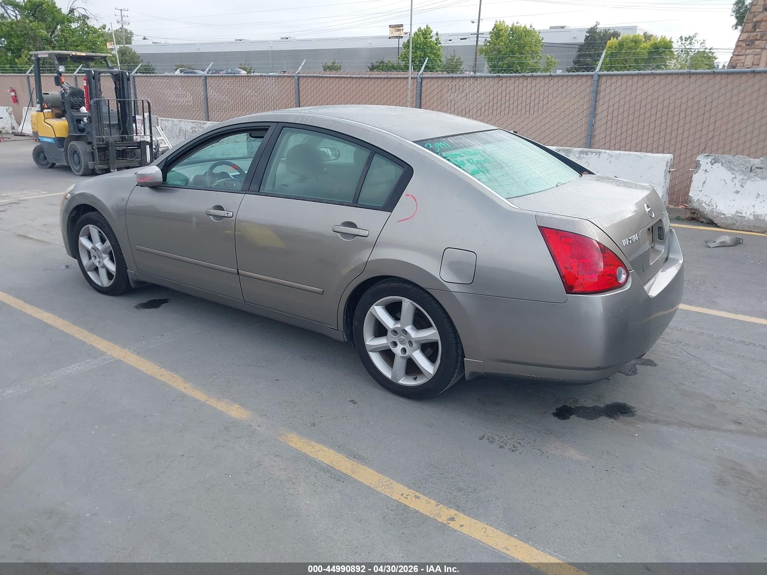 NISSAN MAXIMA image 3