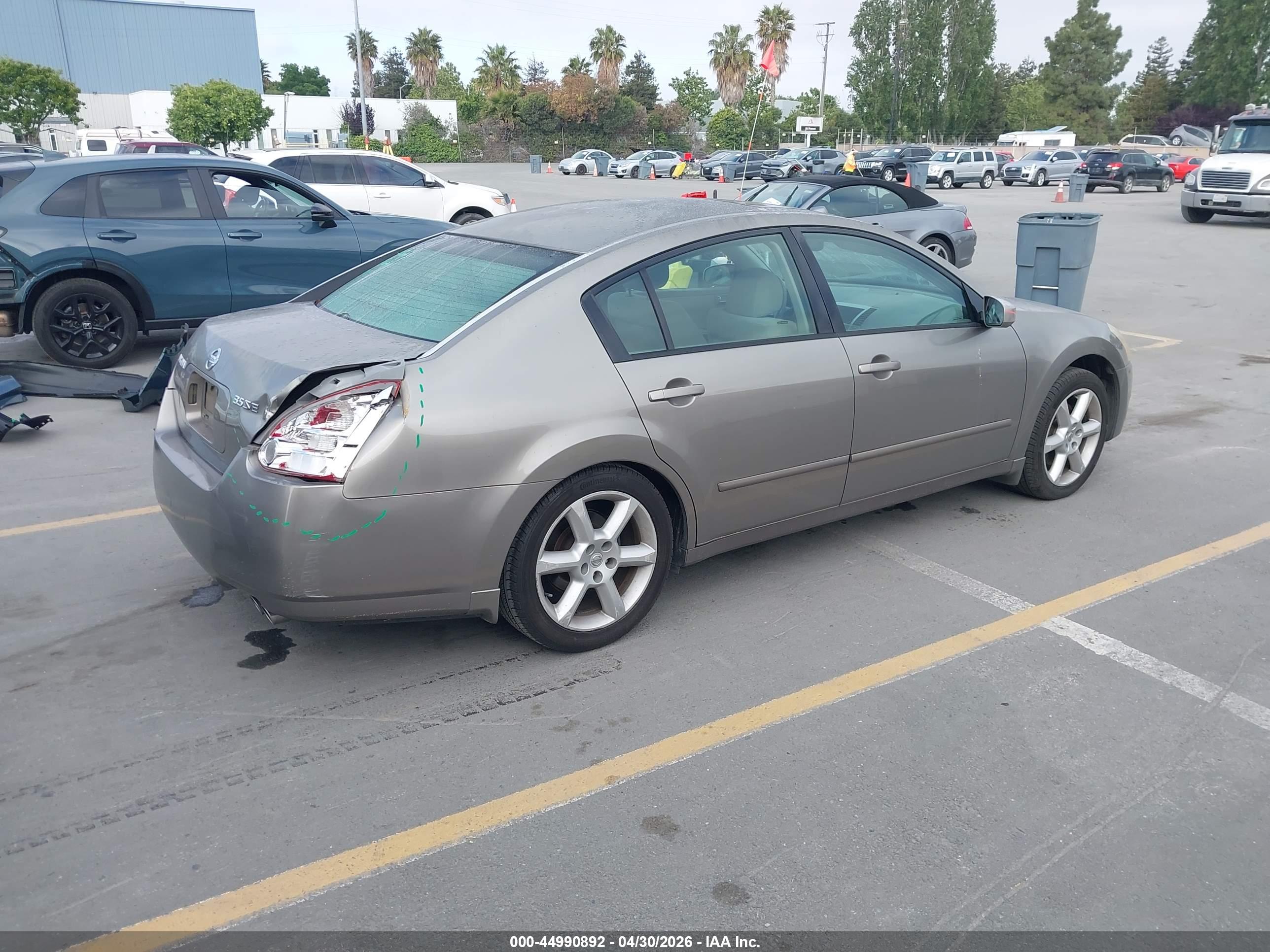 NISSAN MAXIMA image 4