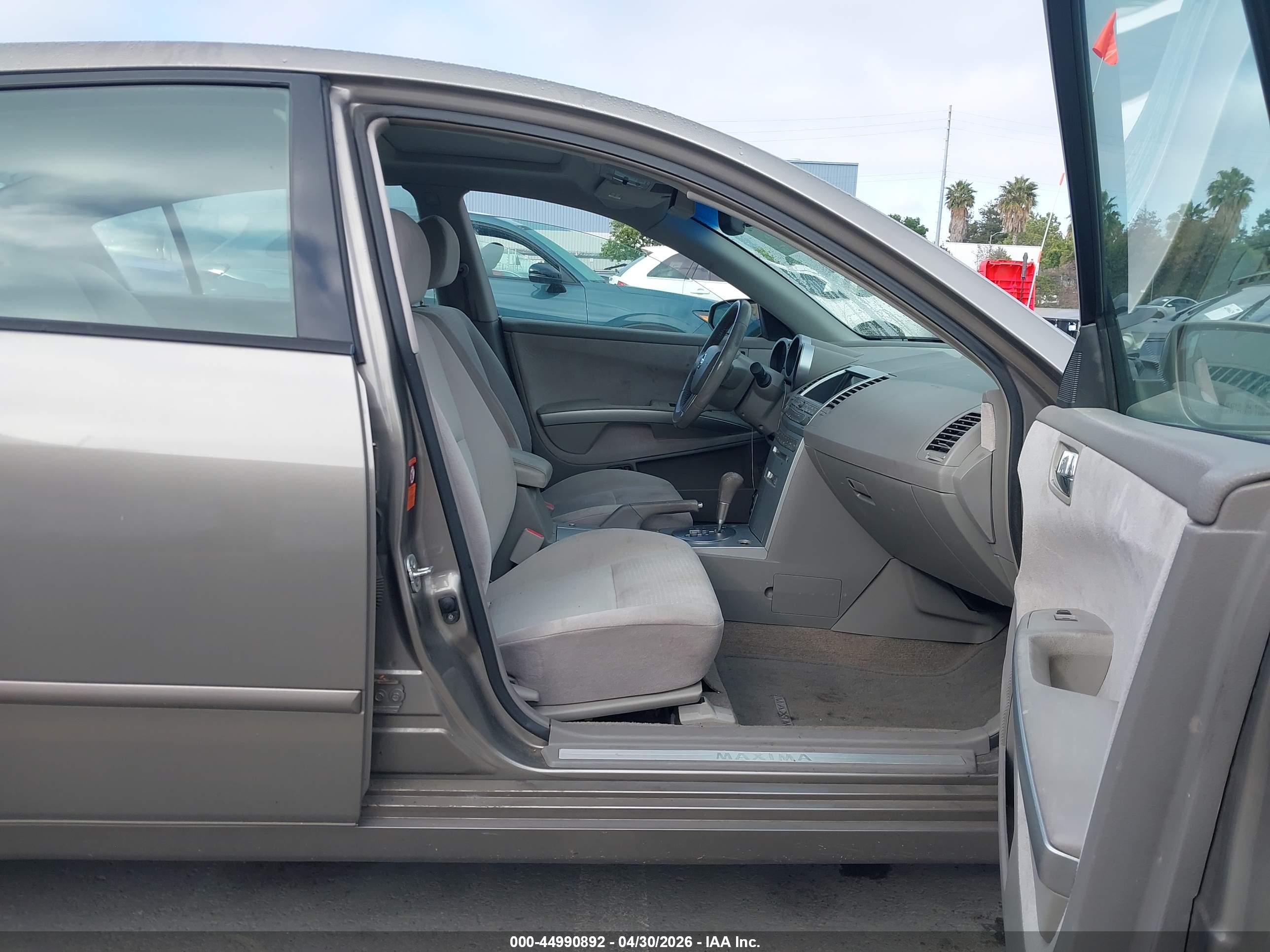 NISSAN MAXIMA image 5
