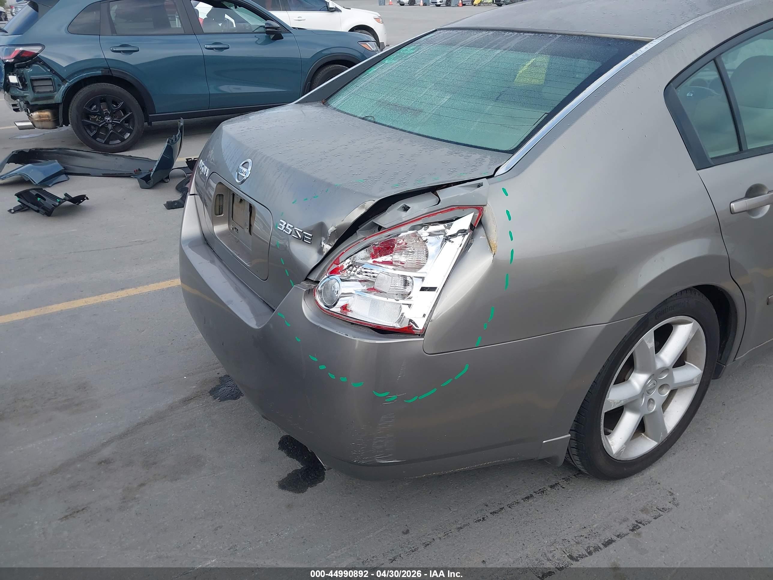 NISSAN MAXIMA image 6