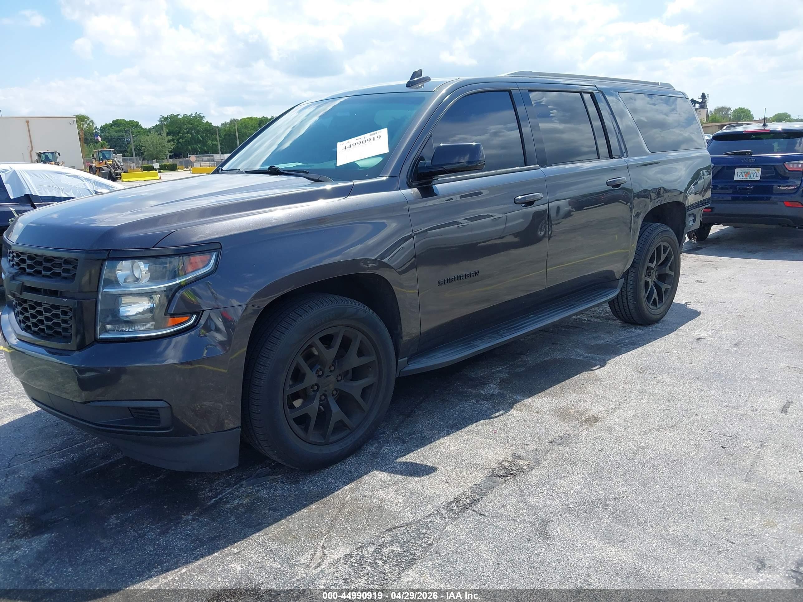 CHEVROLET SUBURBAN image 2