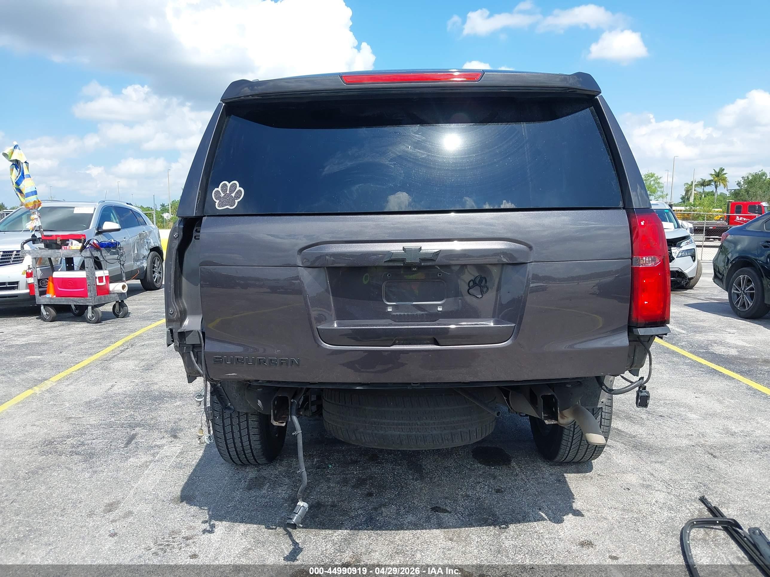CHEVROLET SUBURBAN image 6