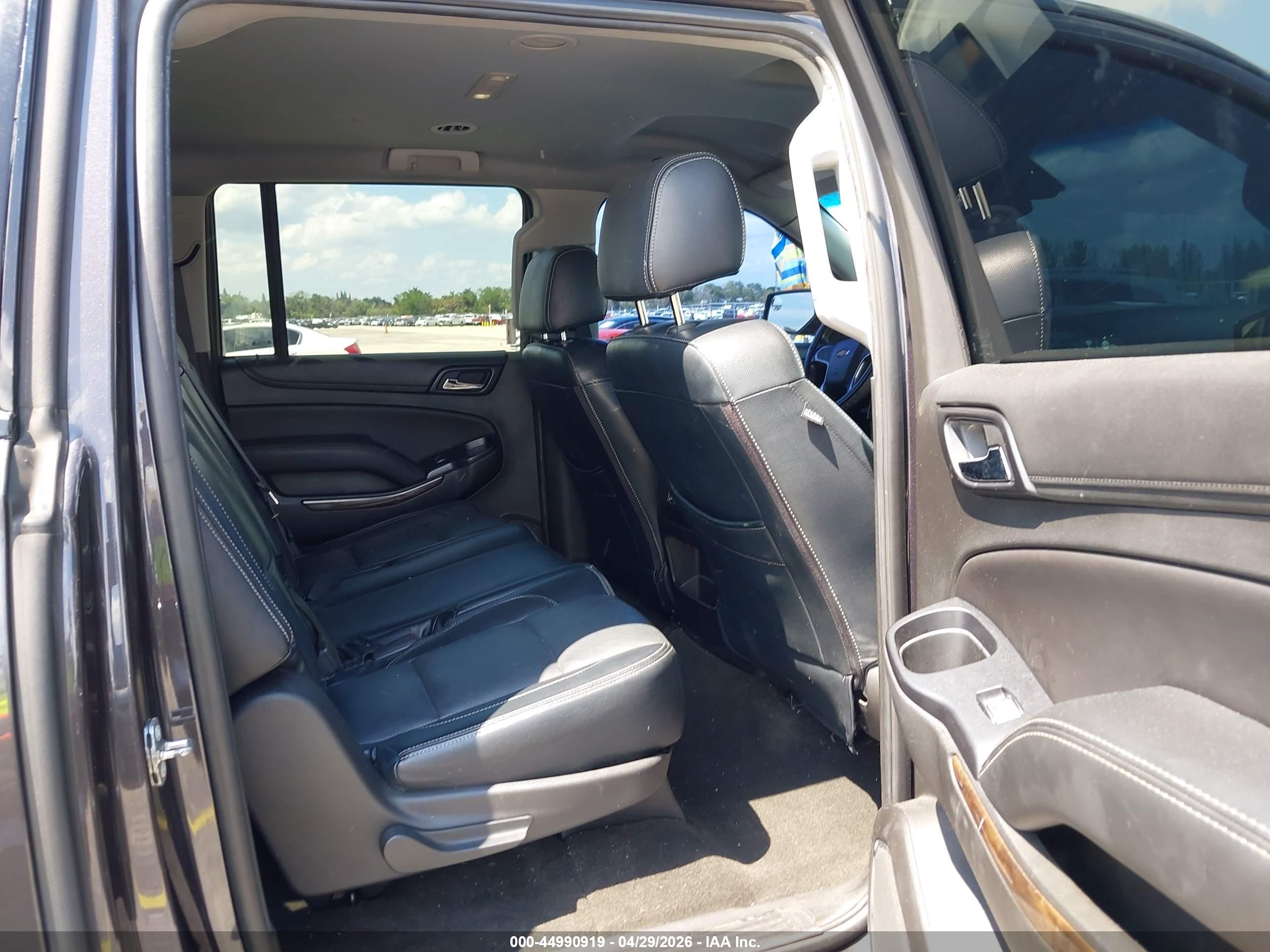 CHEVROLET SUBURBAN image 8