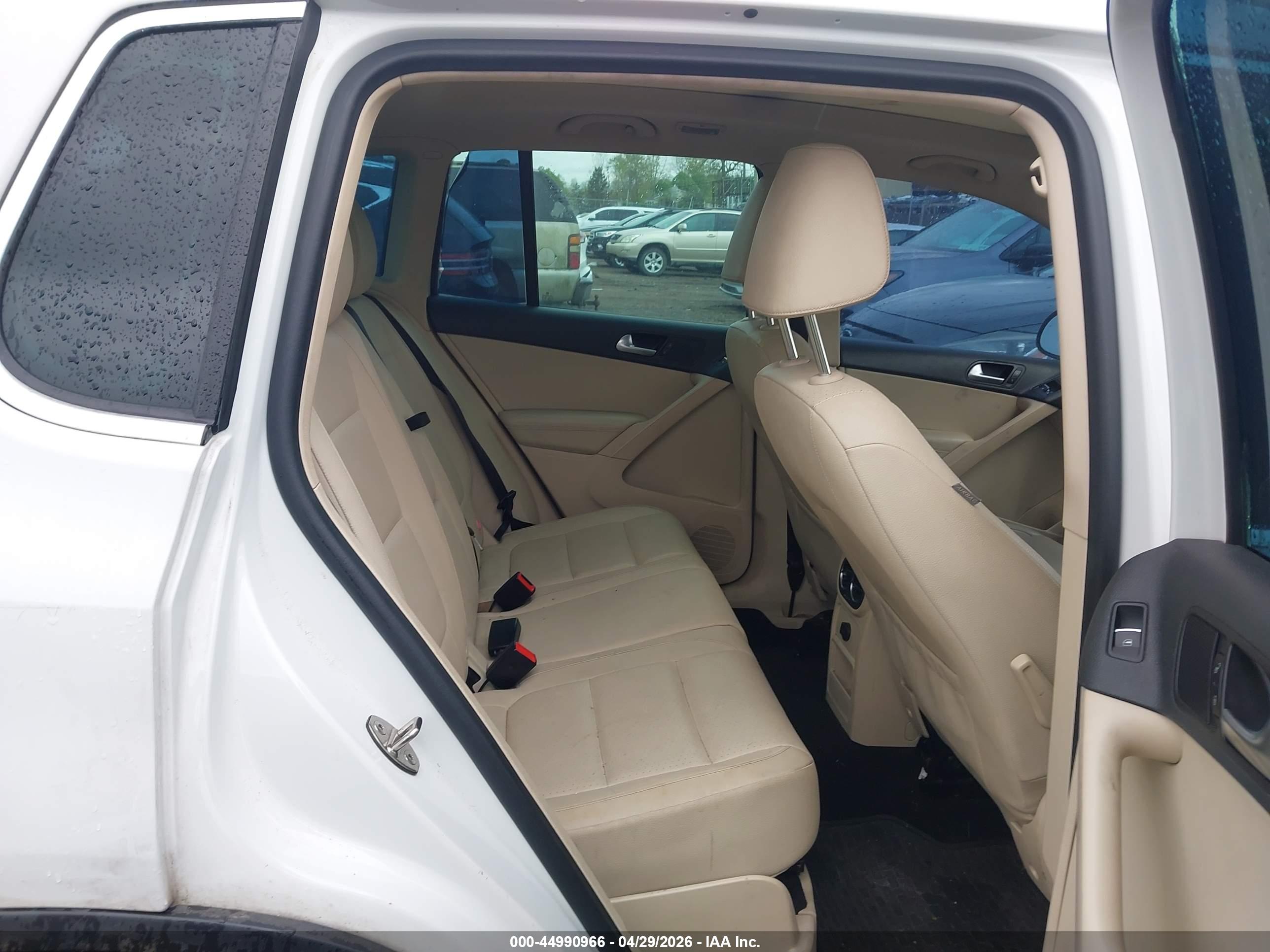 VOLKSWAGEN TIGUAN image 8