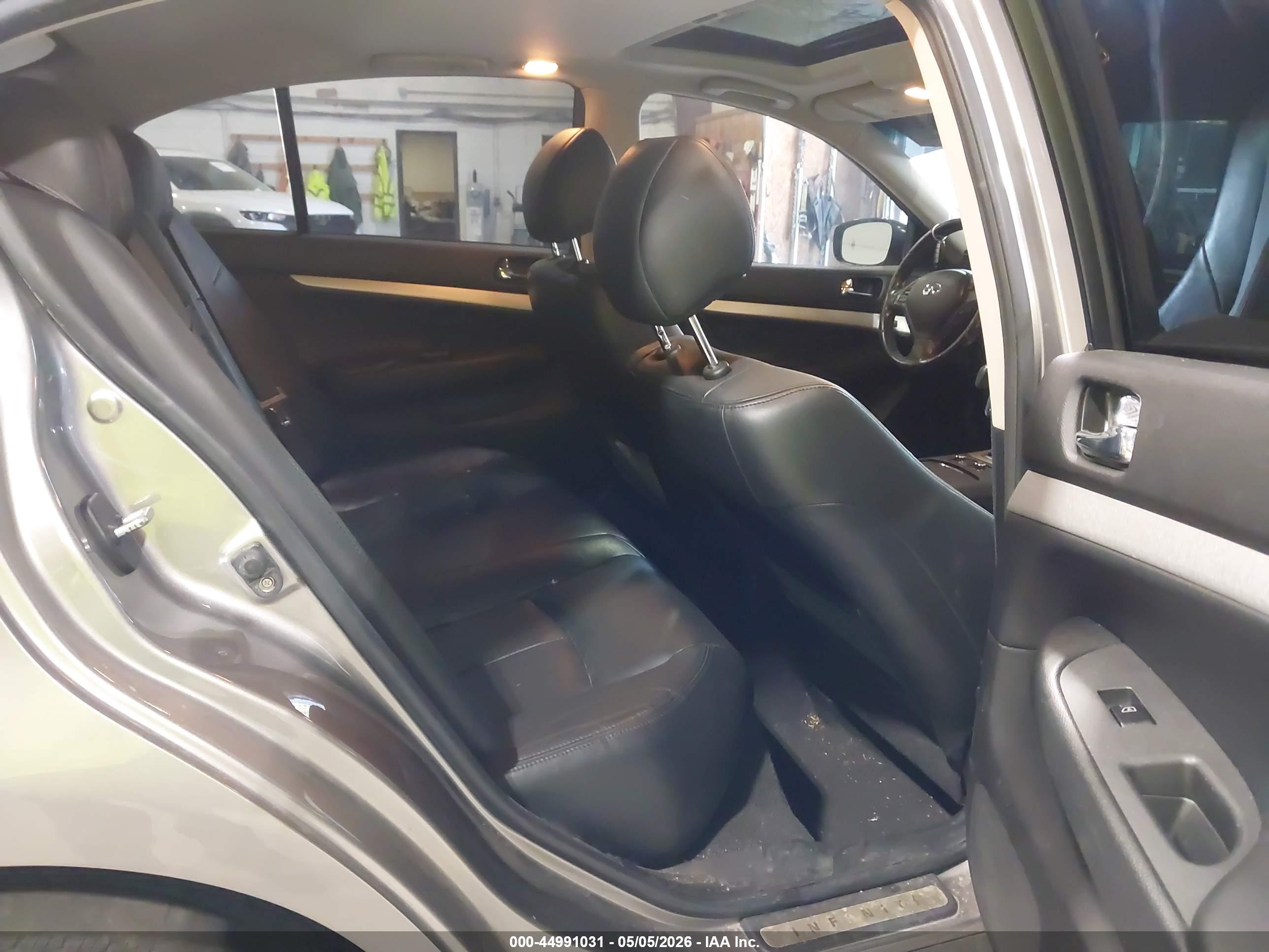 INFINITI G37X image 8