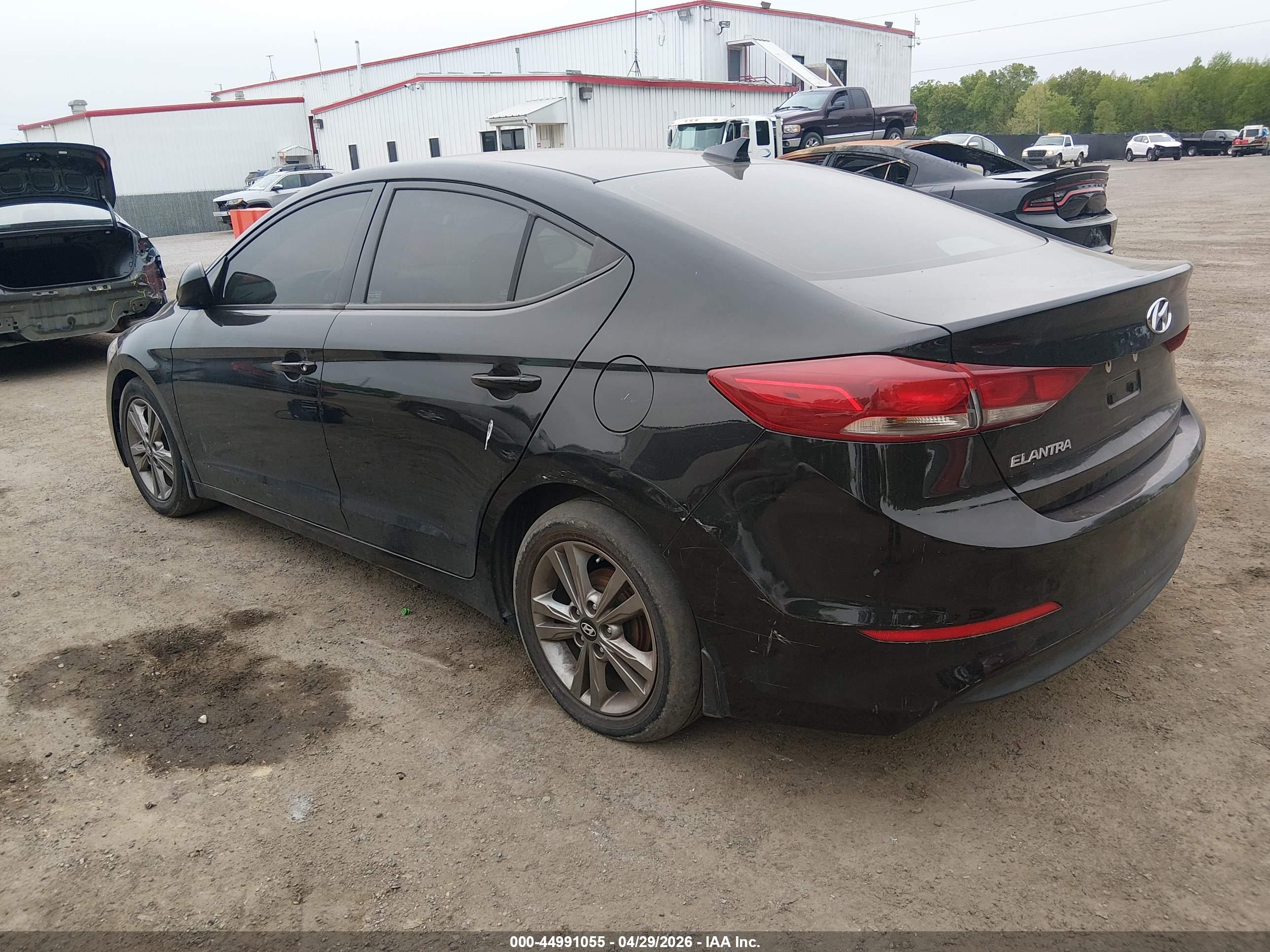 HYUNDAI ELANTRA image 3