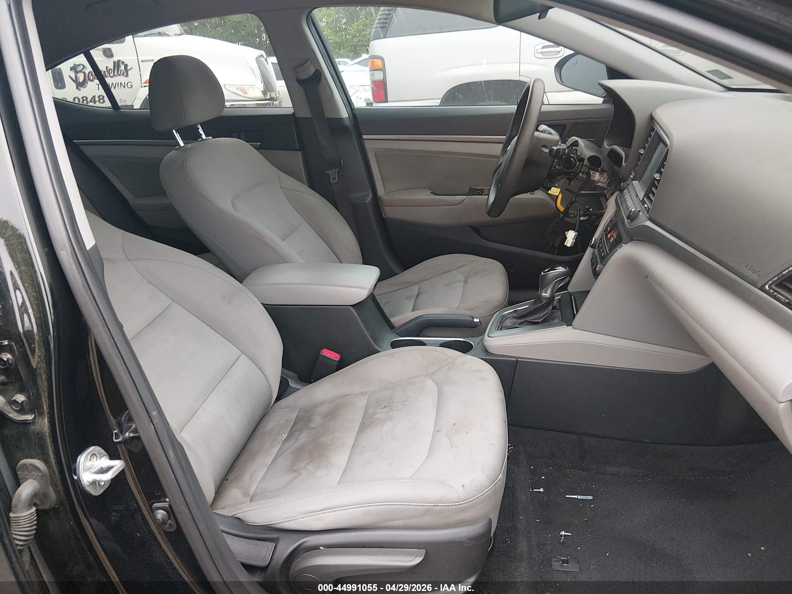 HYUNDAI ELANTRA image 5