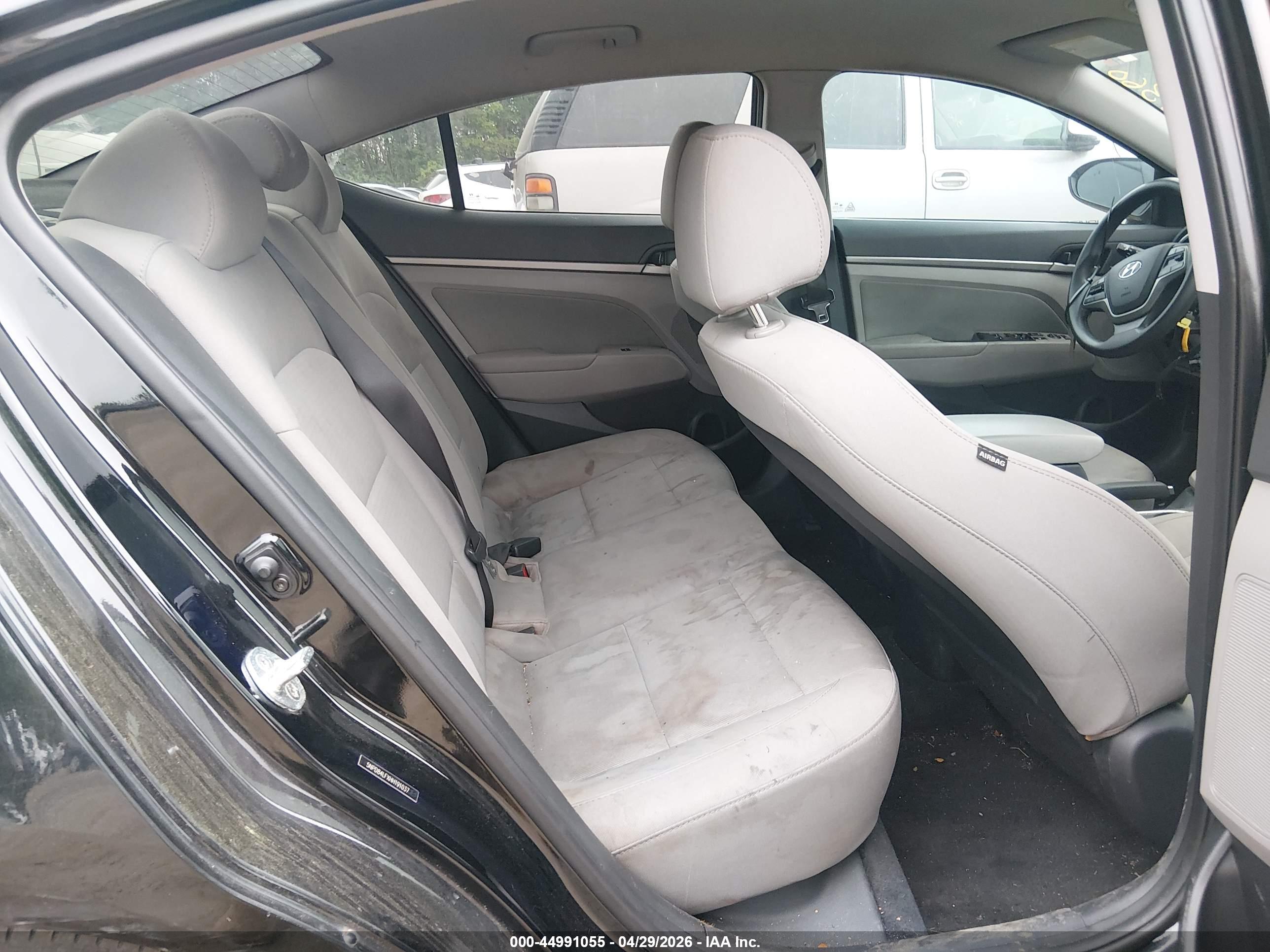 HYUNDAI ELANTRA image 8