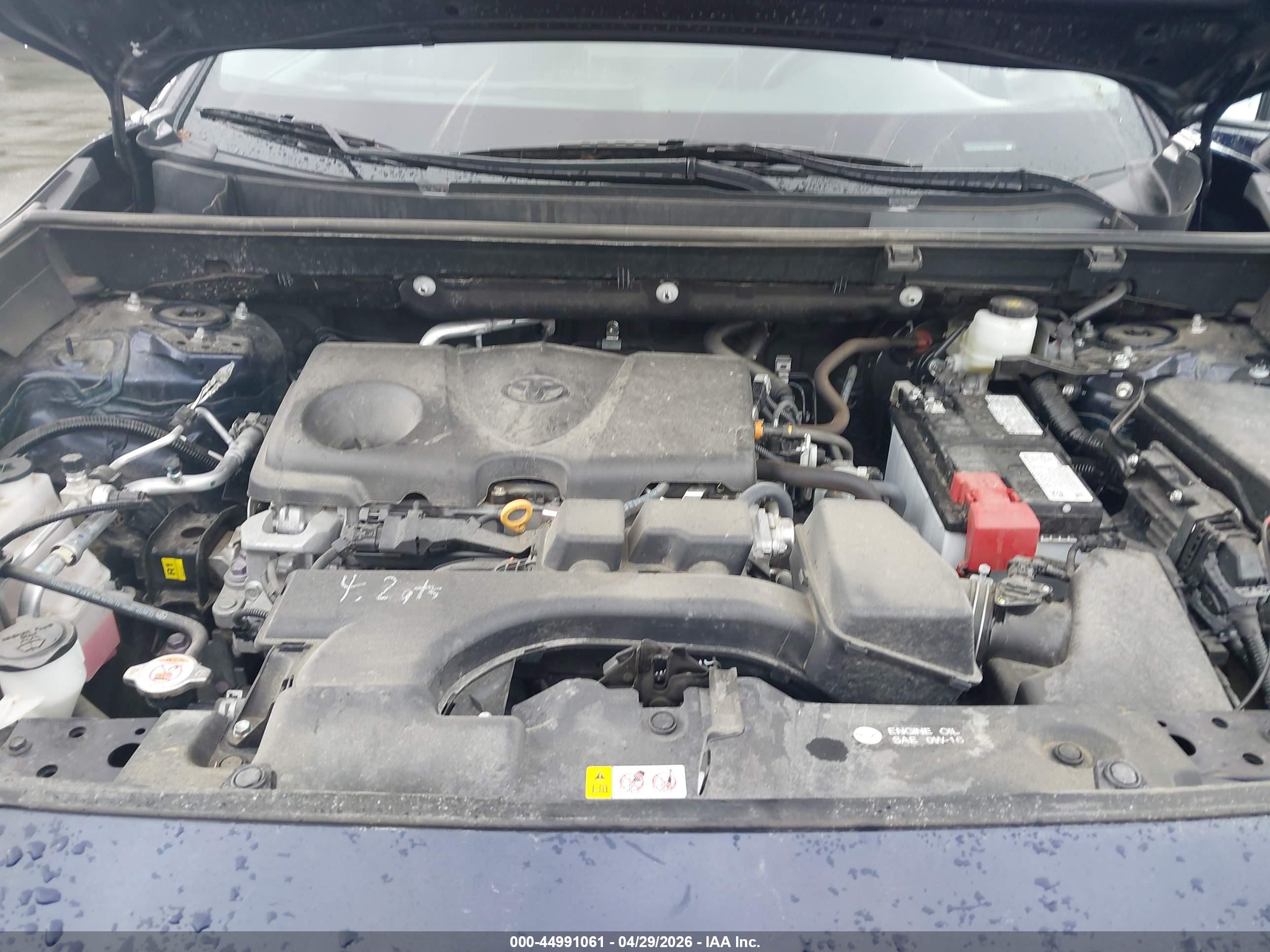 TOYOTA RAV4 image 10