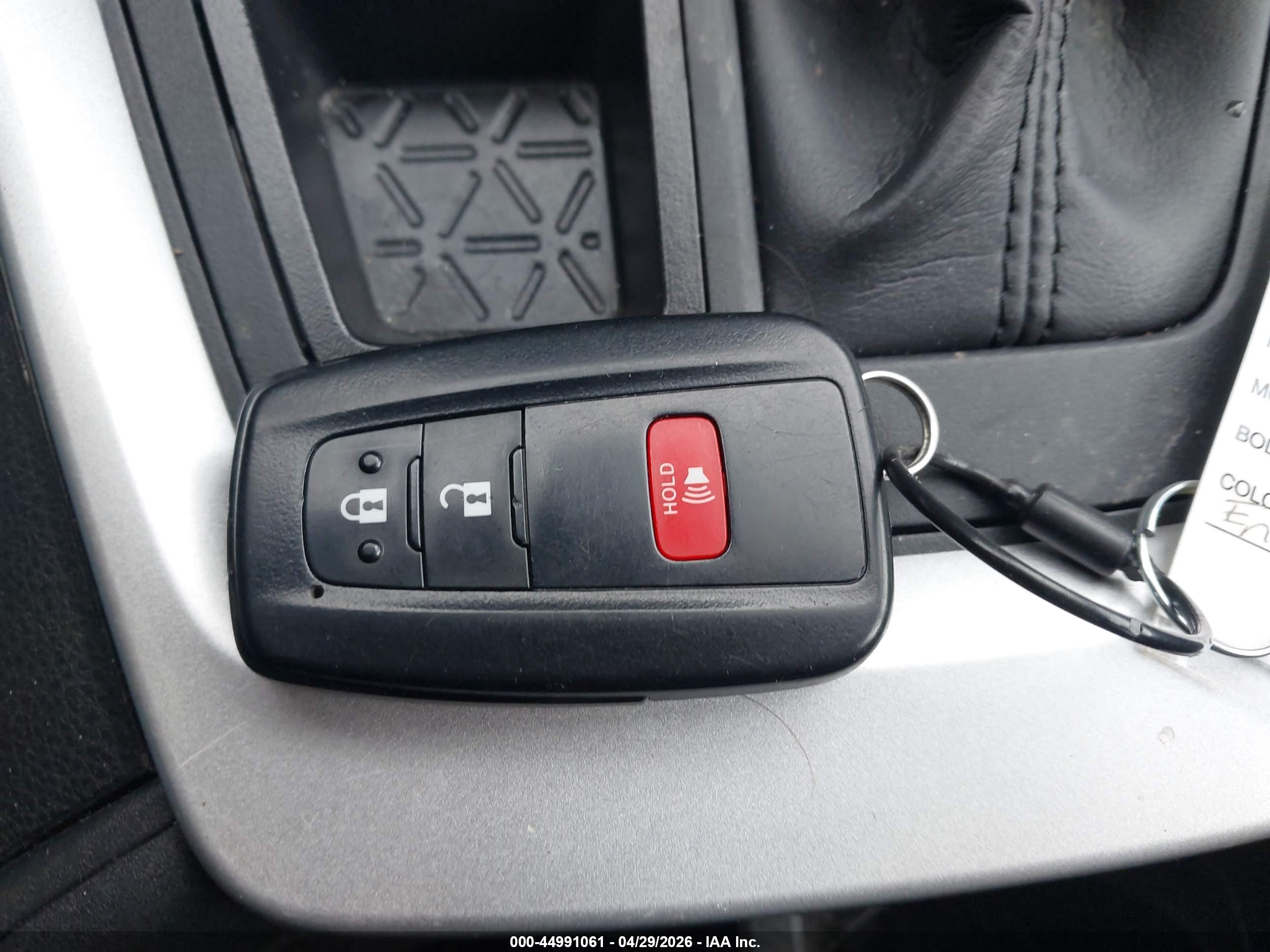 TOYOTA RAV4 image 11