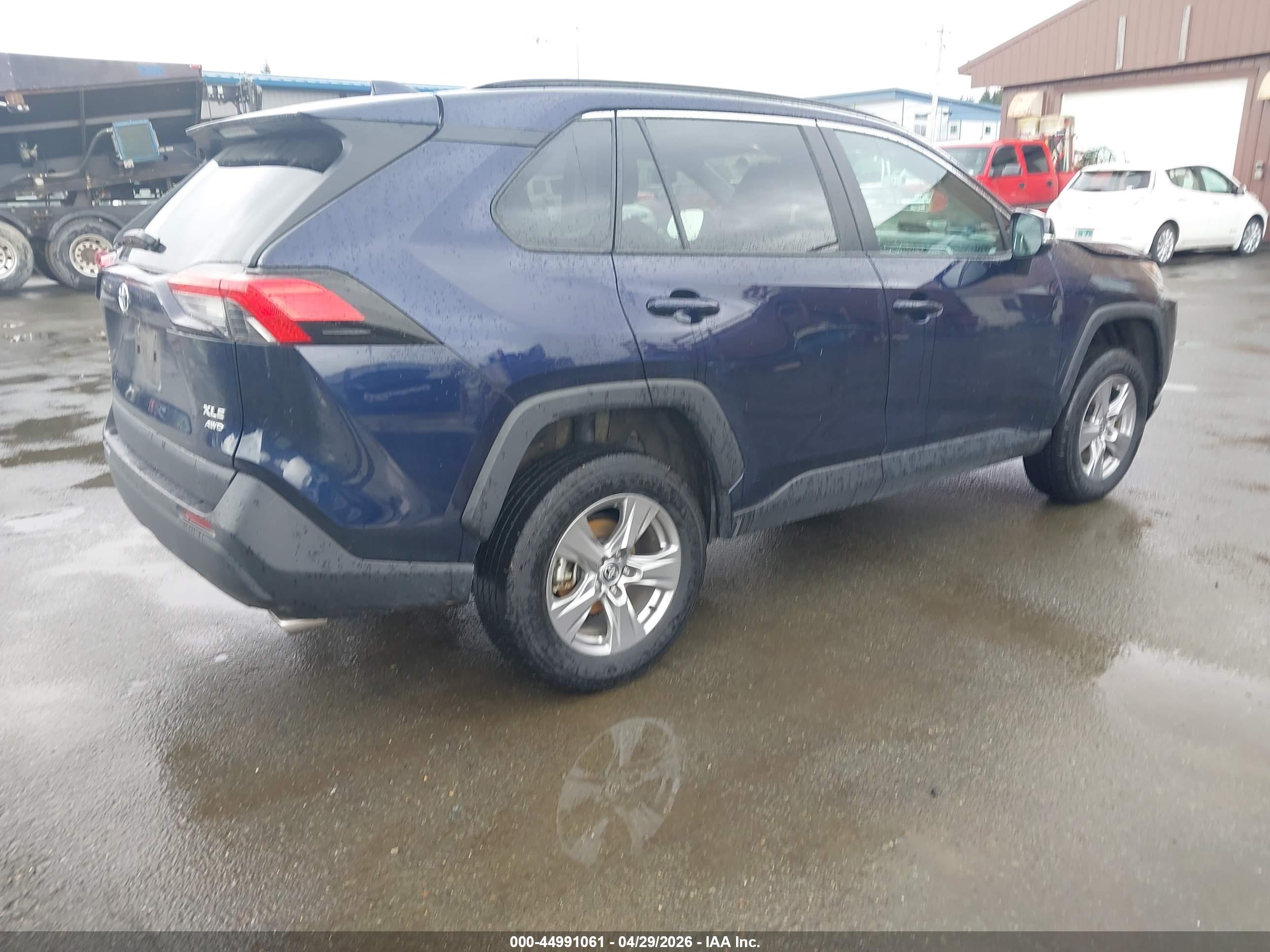TOYOTA RAV4 image 4
