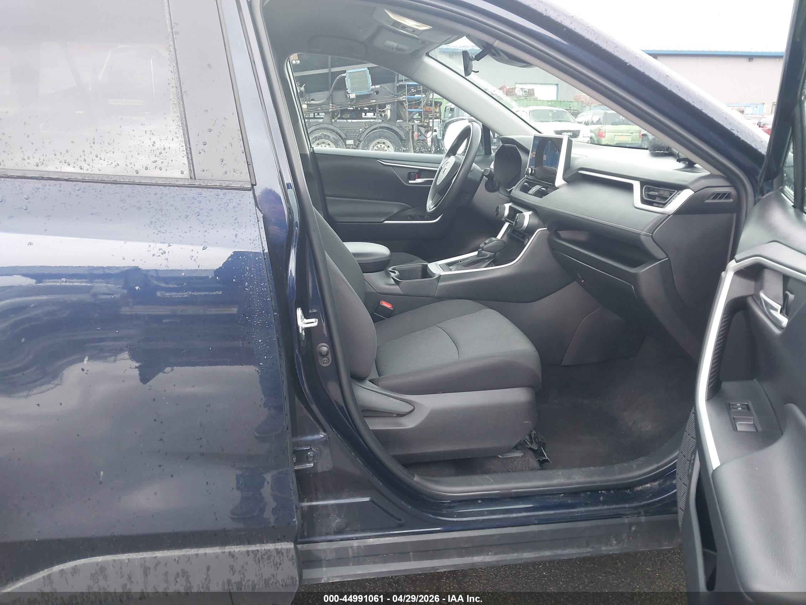 TOYOTA RAV4 image 5