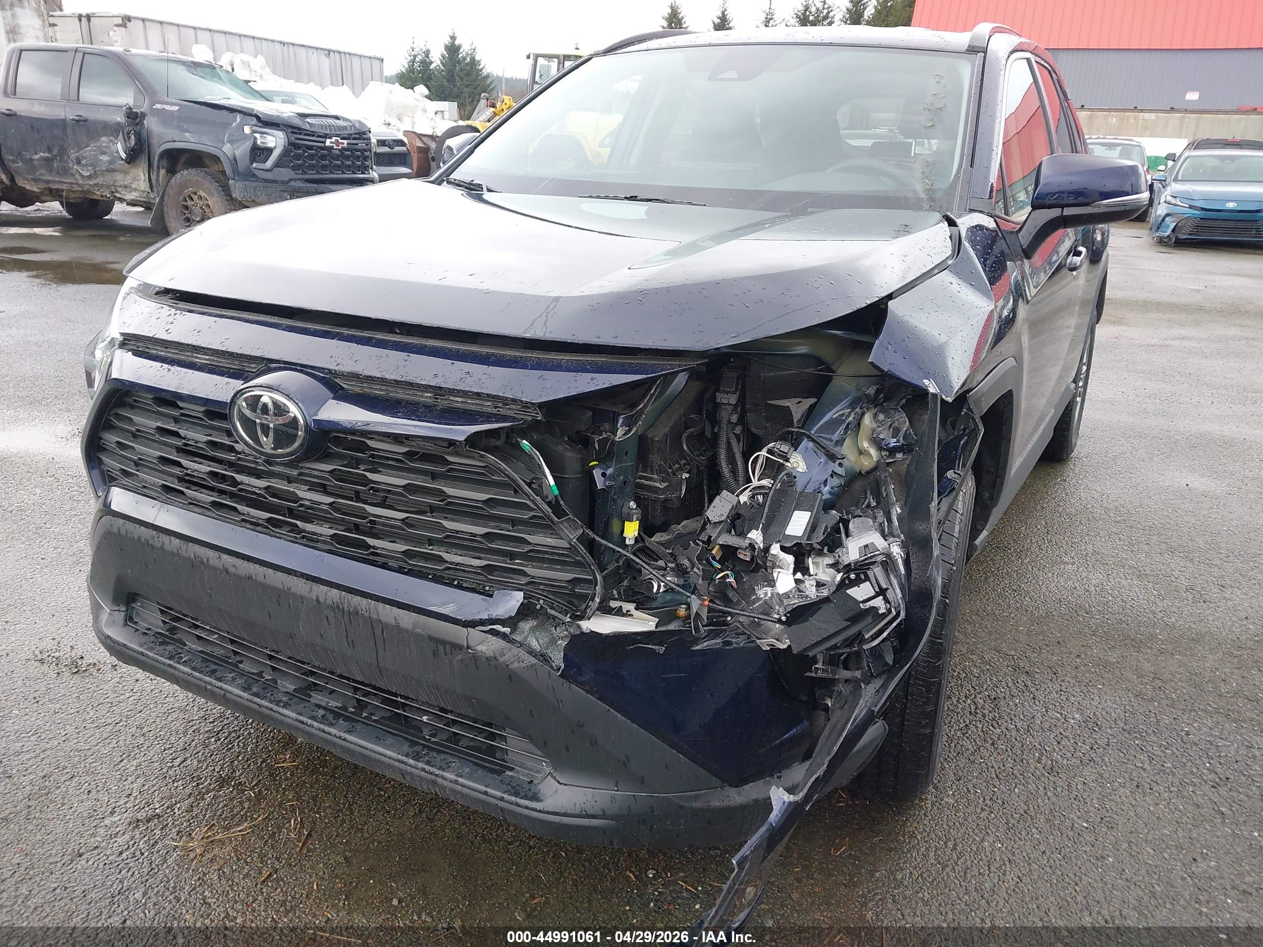 TOYOTA RAV4 image 6
