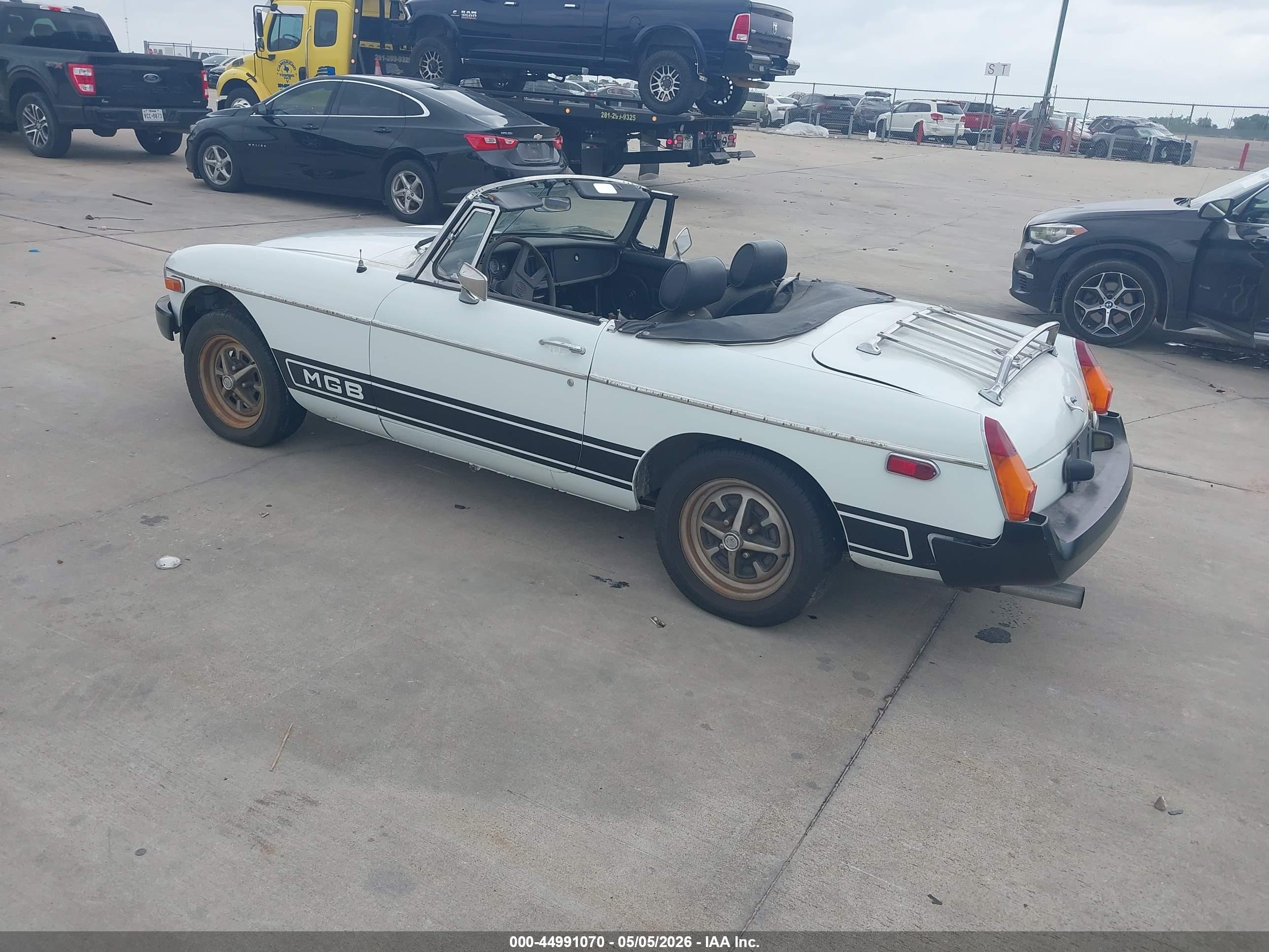 MG MGB image 3