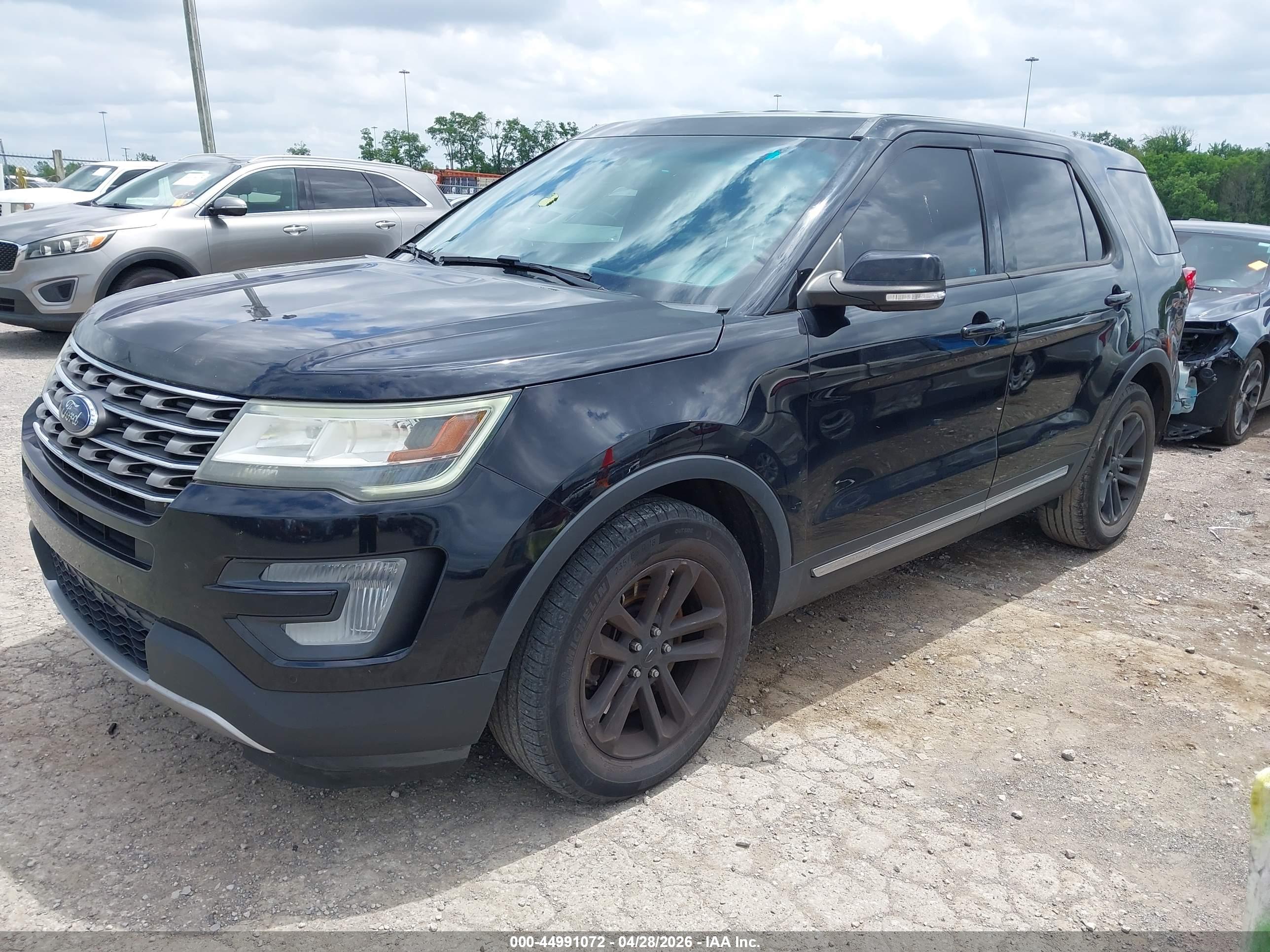 FORD EXPLORER image 2
