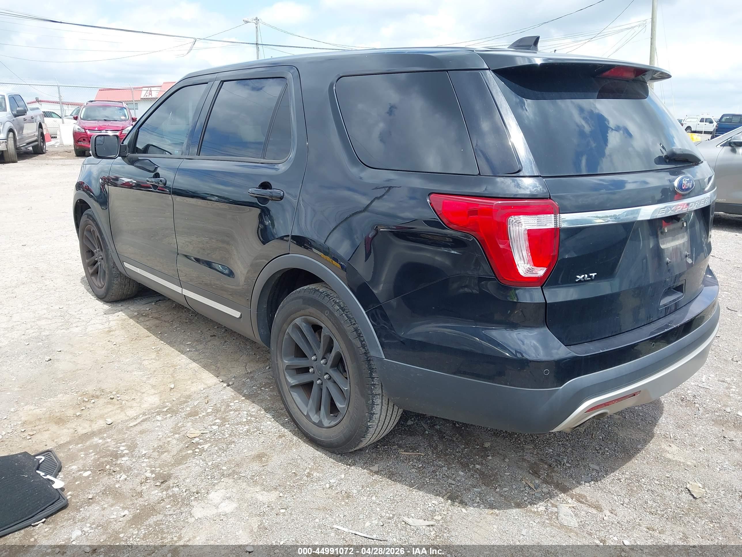FORD EXPLORER image 3