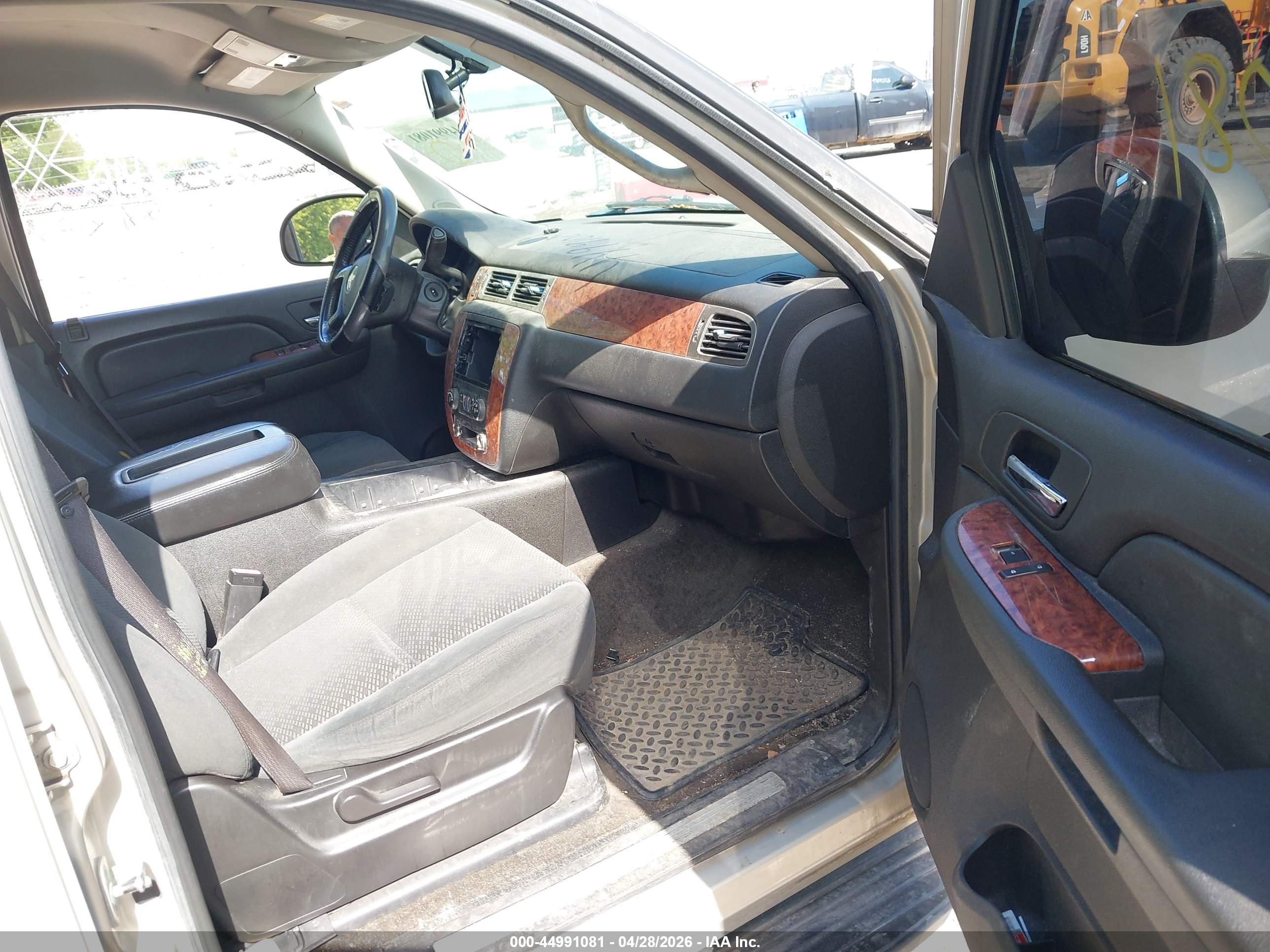 CHEVROLET TAHOE image 5