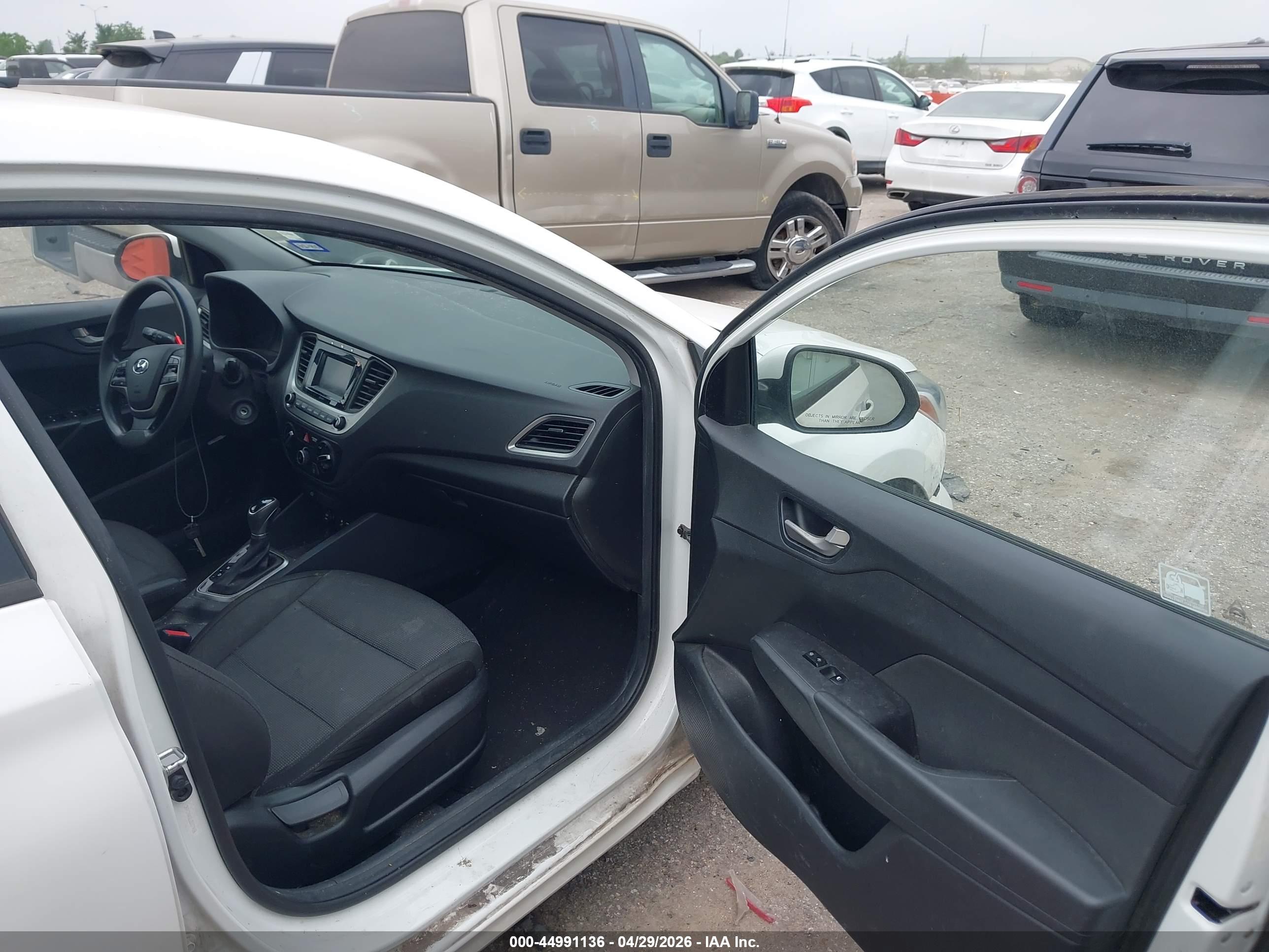 HYUNDAI ACCENT image 5