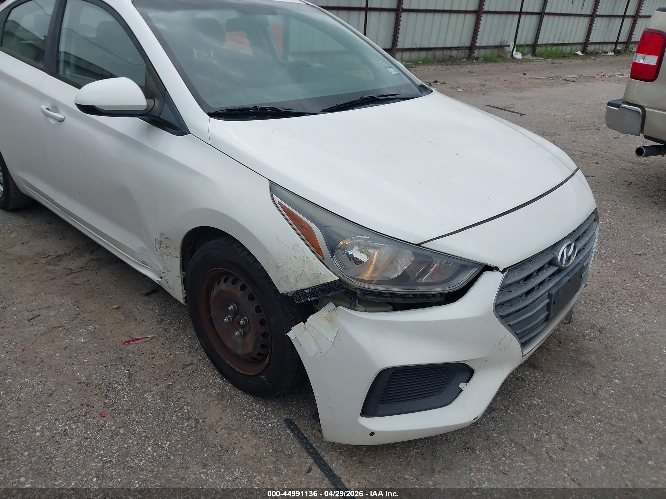 HYUNDAI ACCENT image 6
