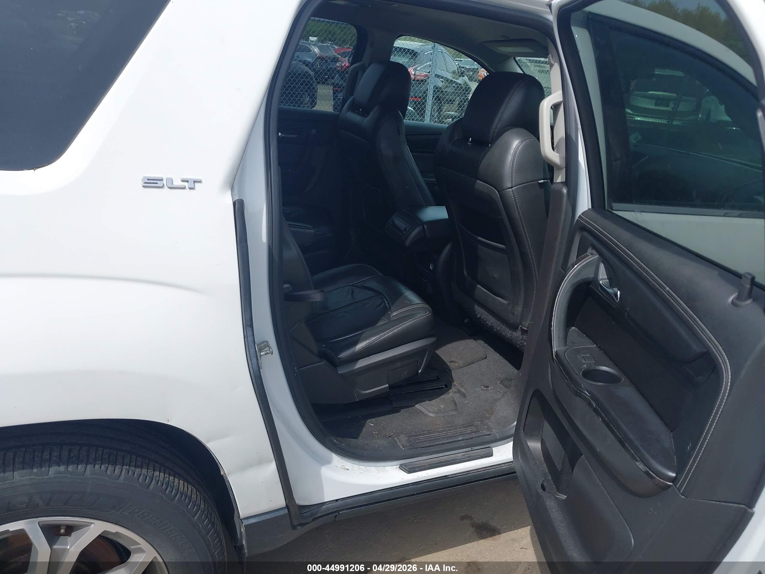 GMC ACADIA image 8
