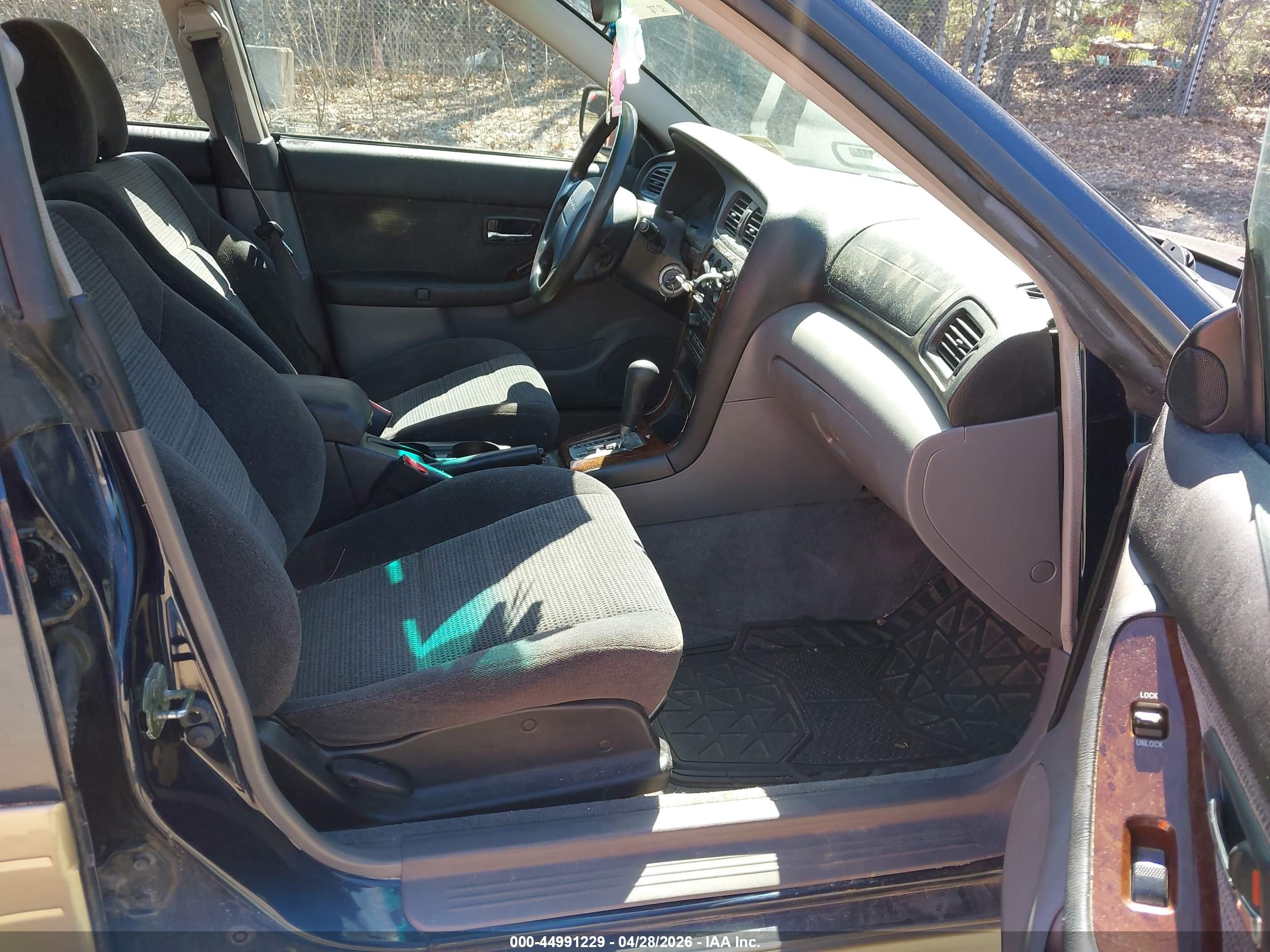 SUBARU OUTBACK image 5