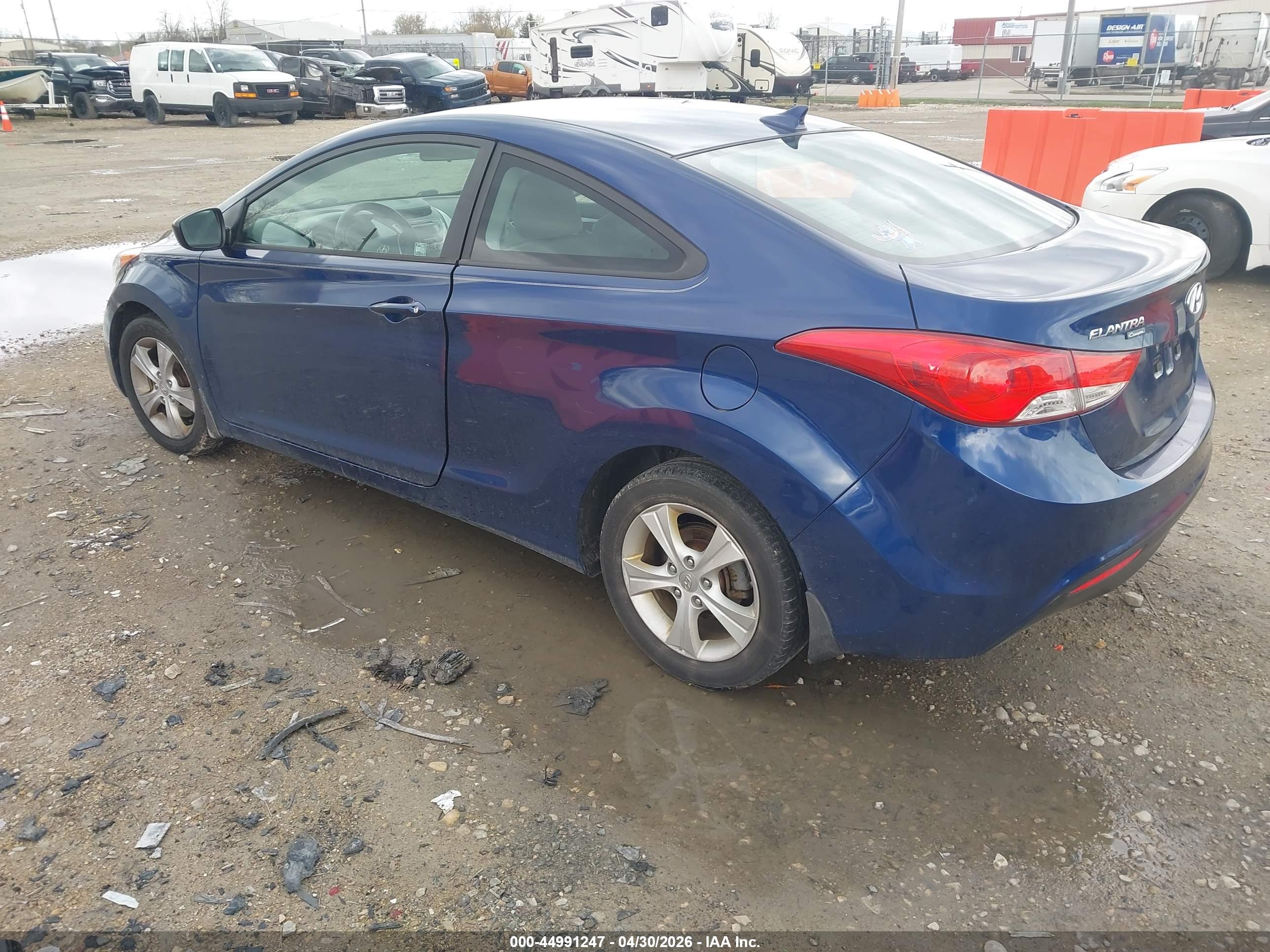 HYUNDAI ELANTRA image 3