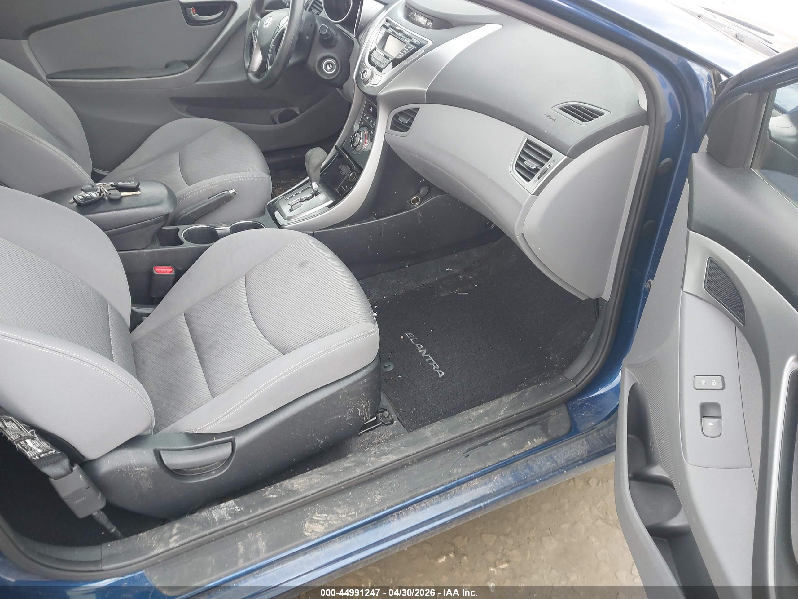 HYUNDAI ELANTRA image 5