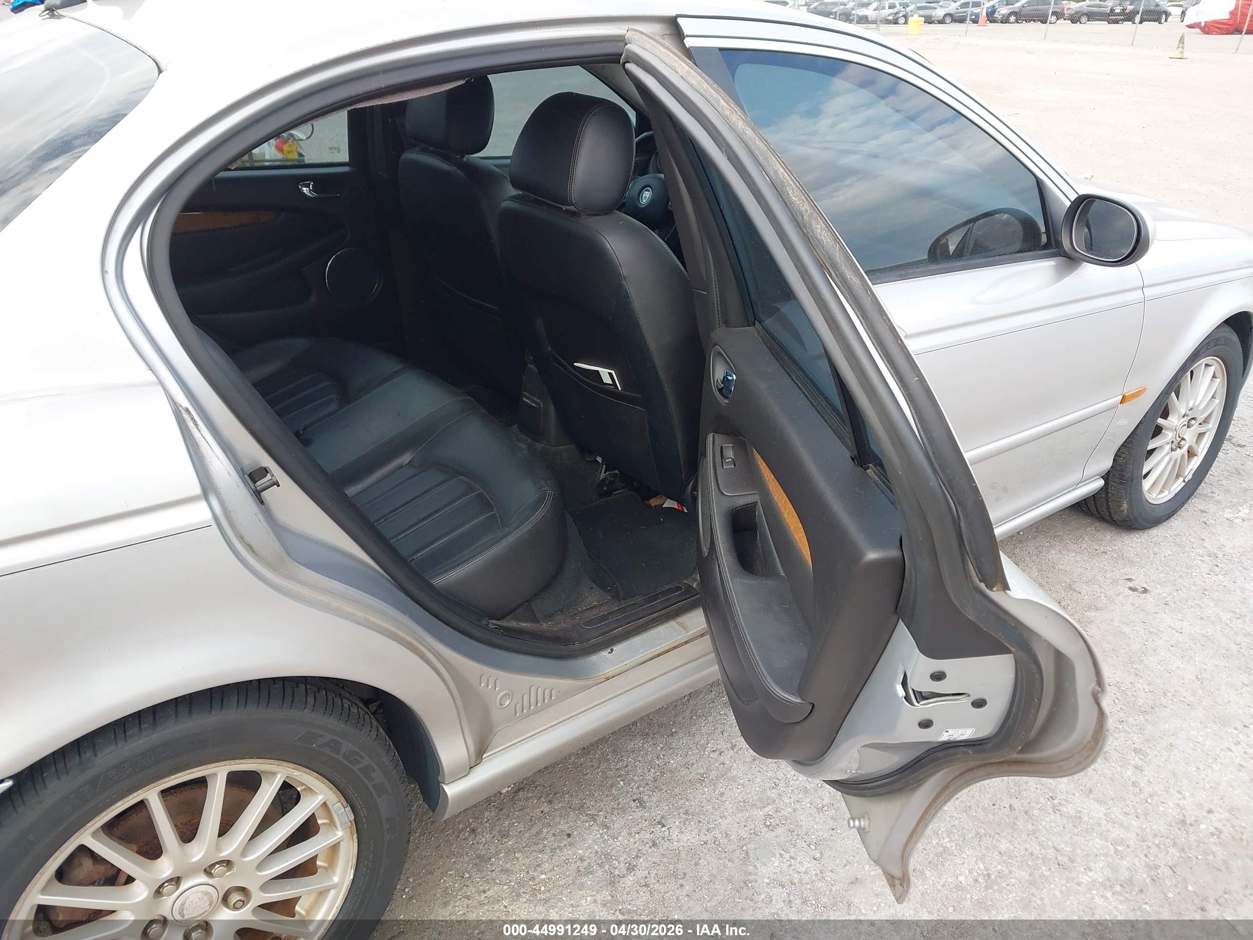 JAGUAR X-TYPE image 8