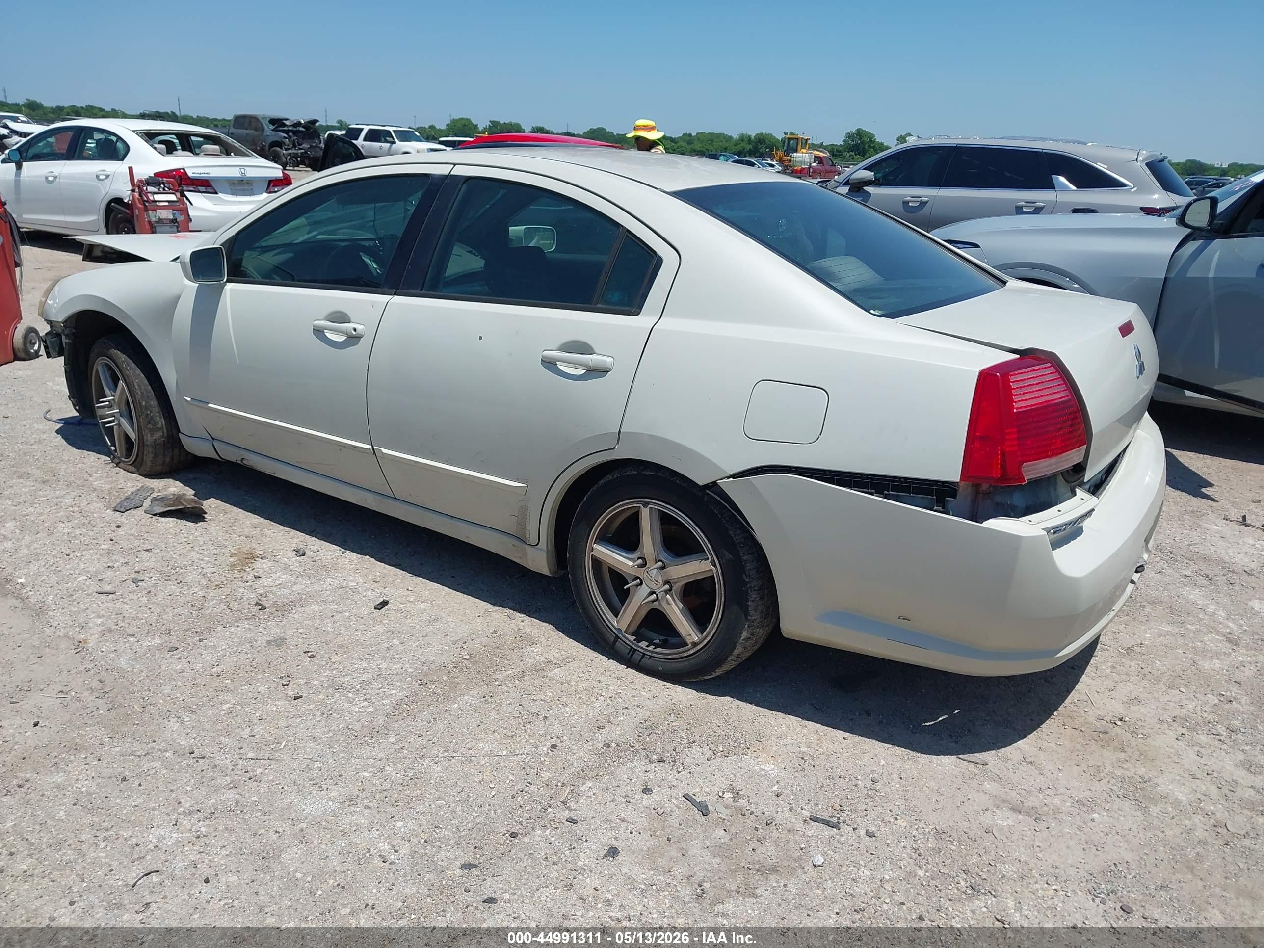 MITSUBISHI GALANT image 3