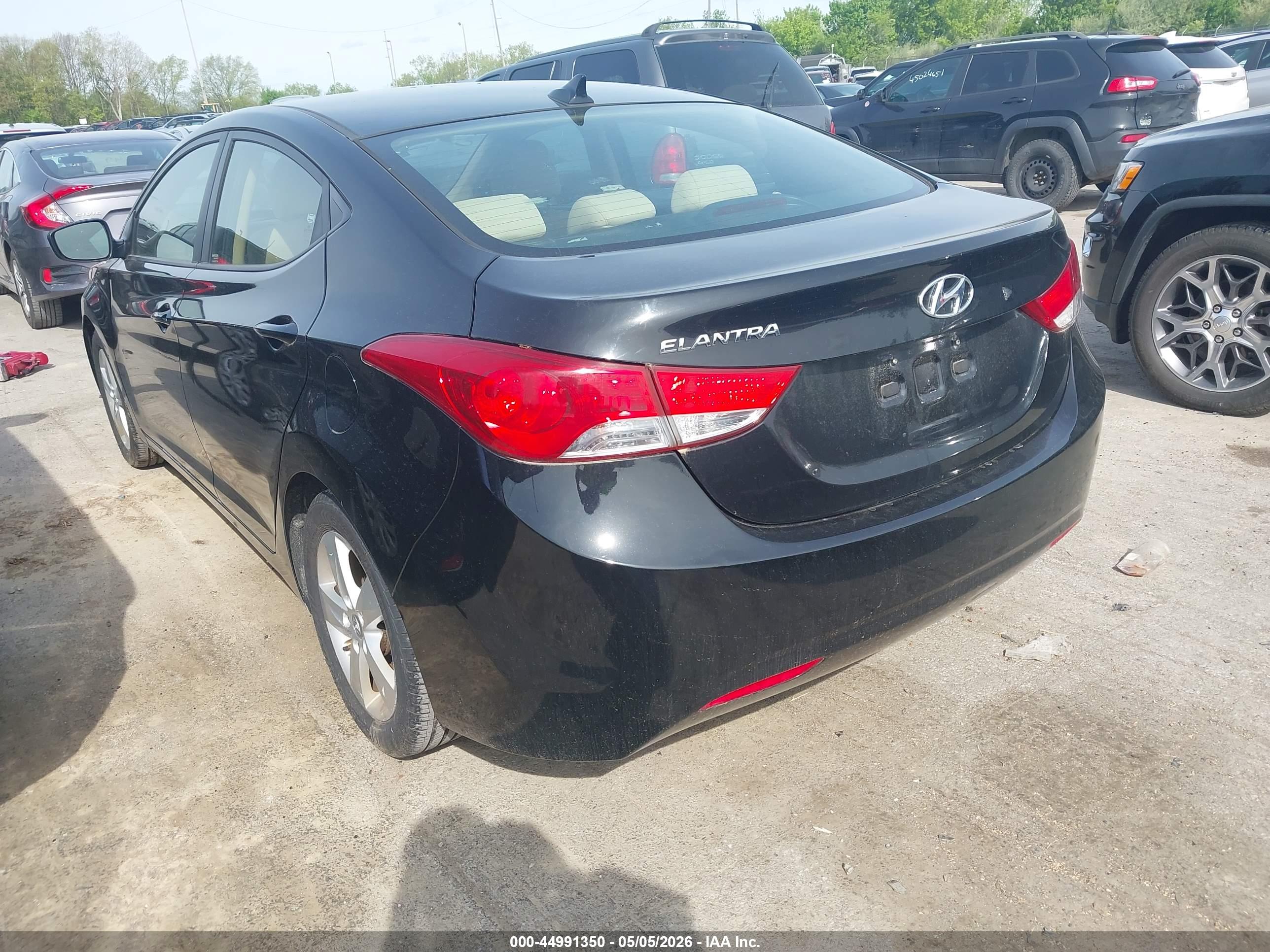 HYUNDAI ELANTRA image 3