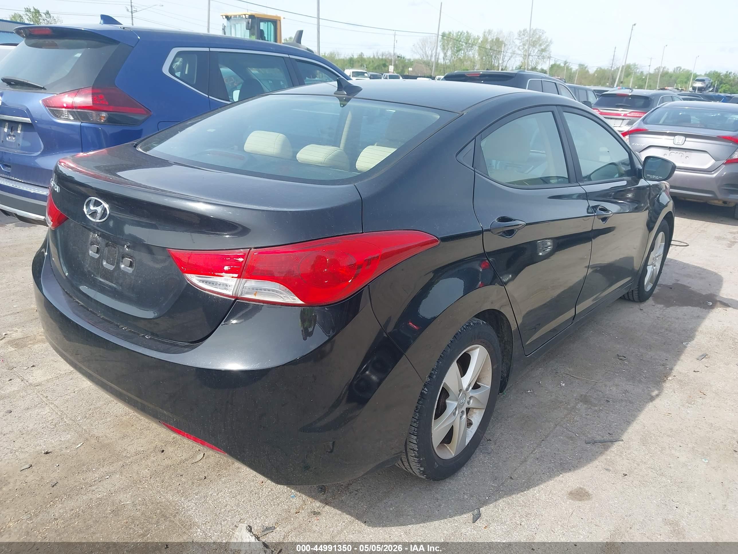 HYUNDAI ELANTRA image 4