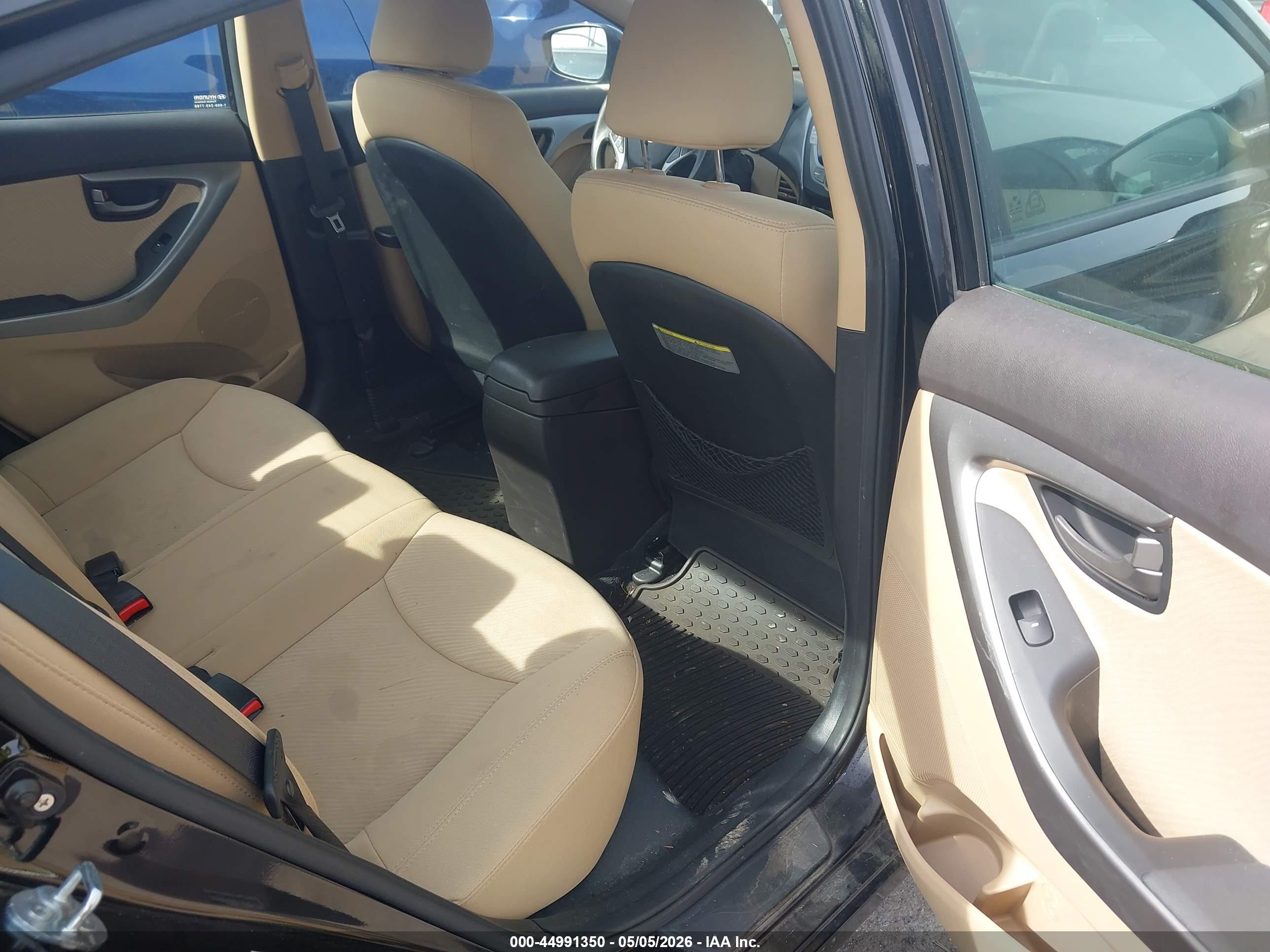 HYUNDAI ELANTRA image 8