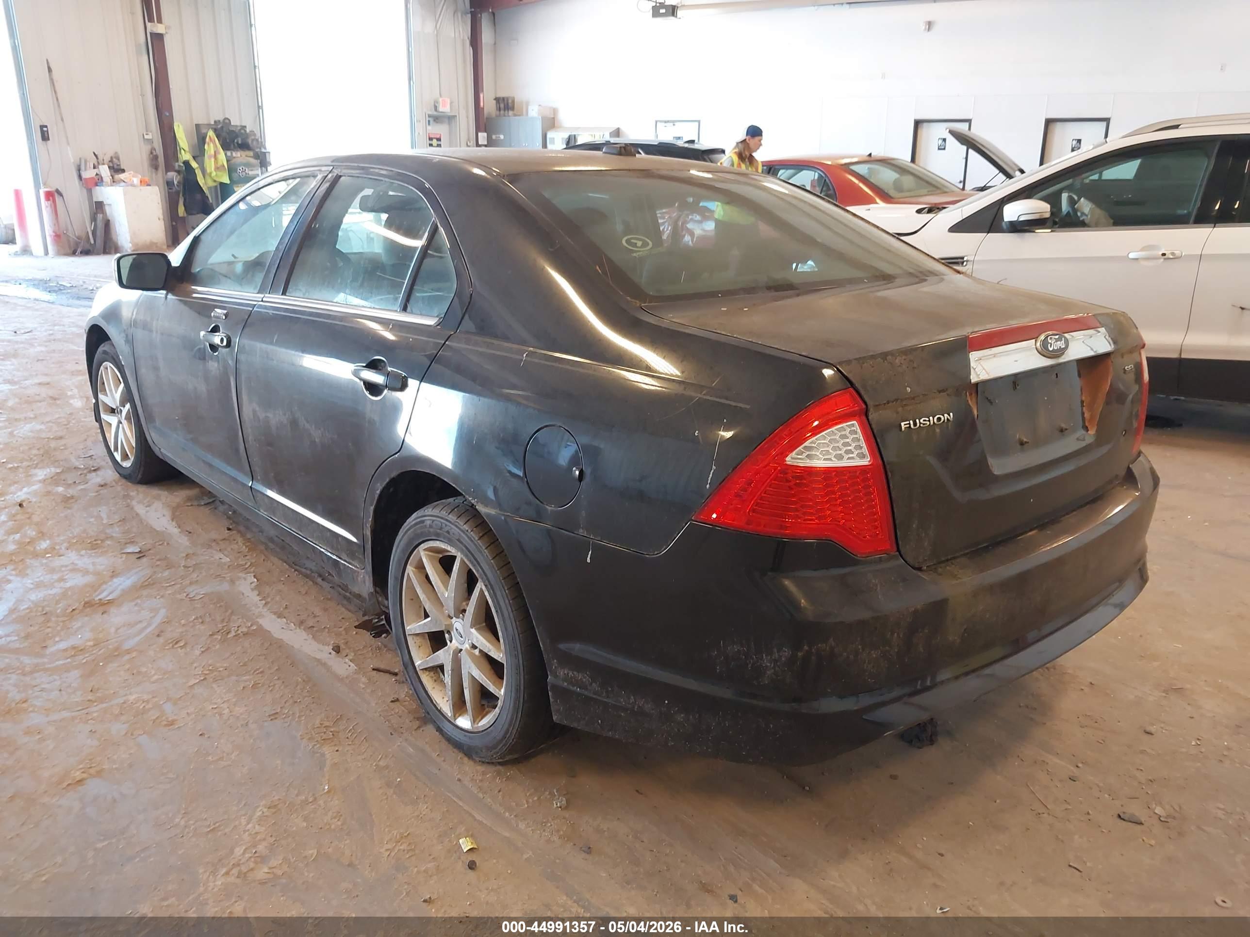 FORD FUSION image 3