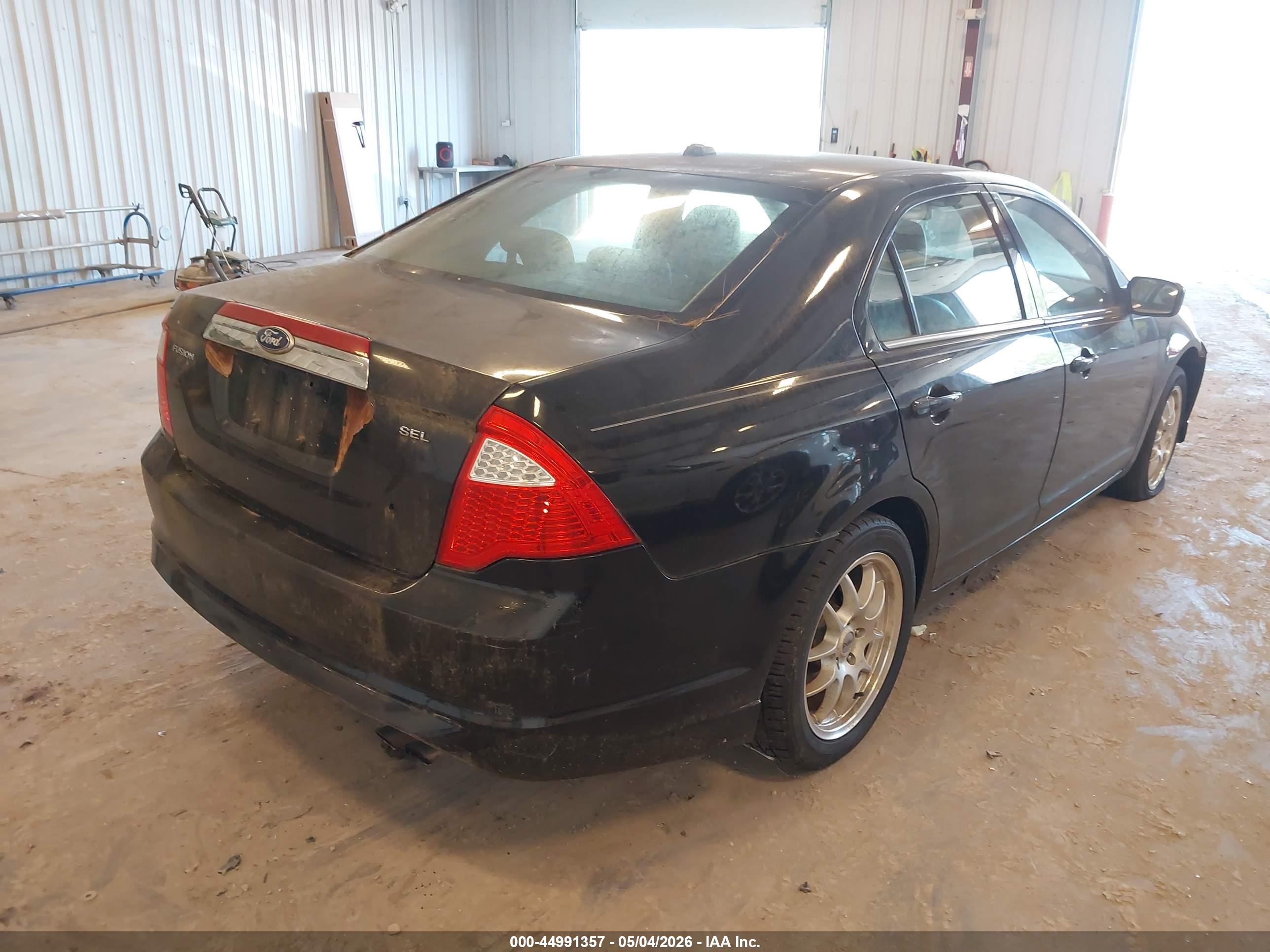 FORD FUSION image 4
