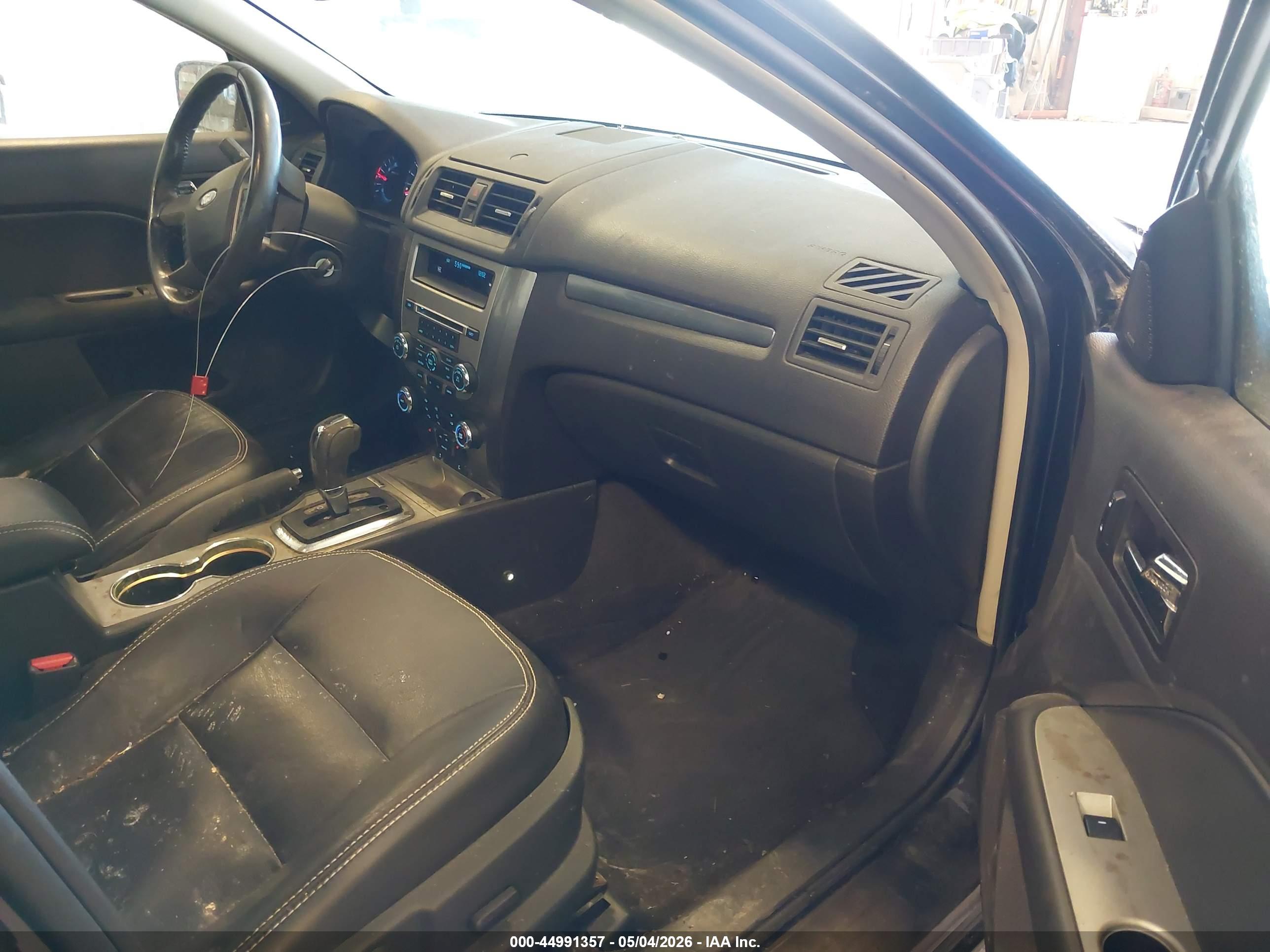 FORD FUSION image 5