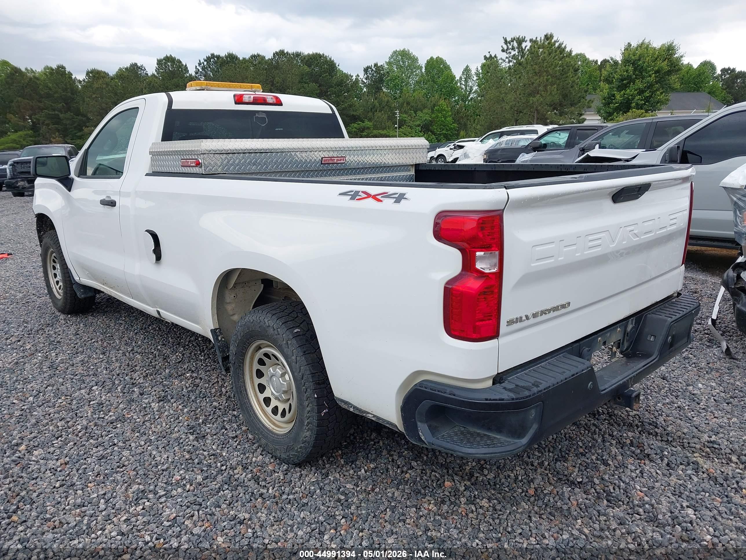 CHEVROLET SILVERADO image 3