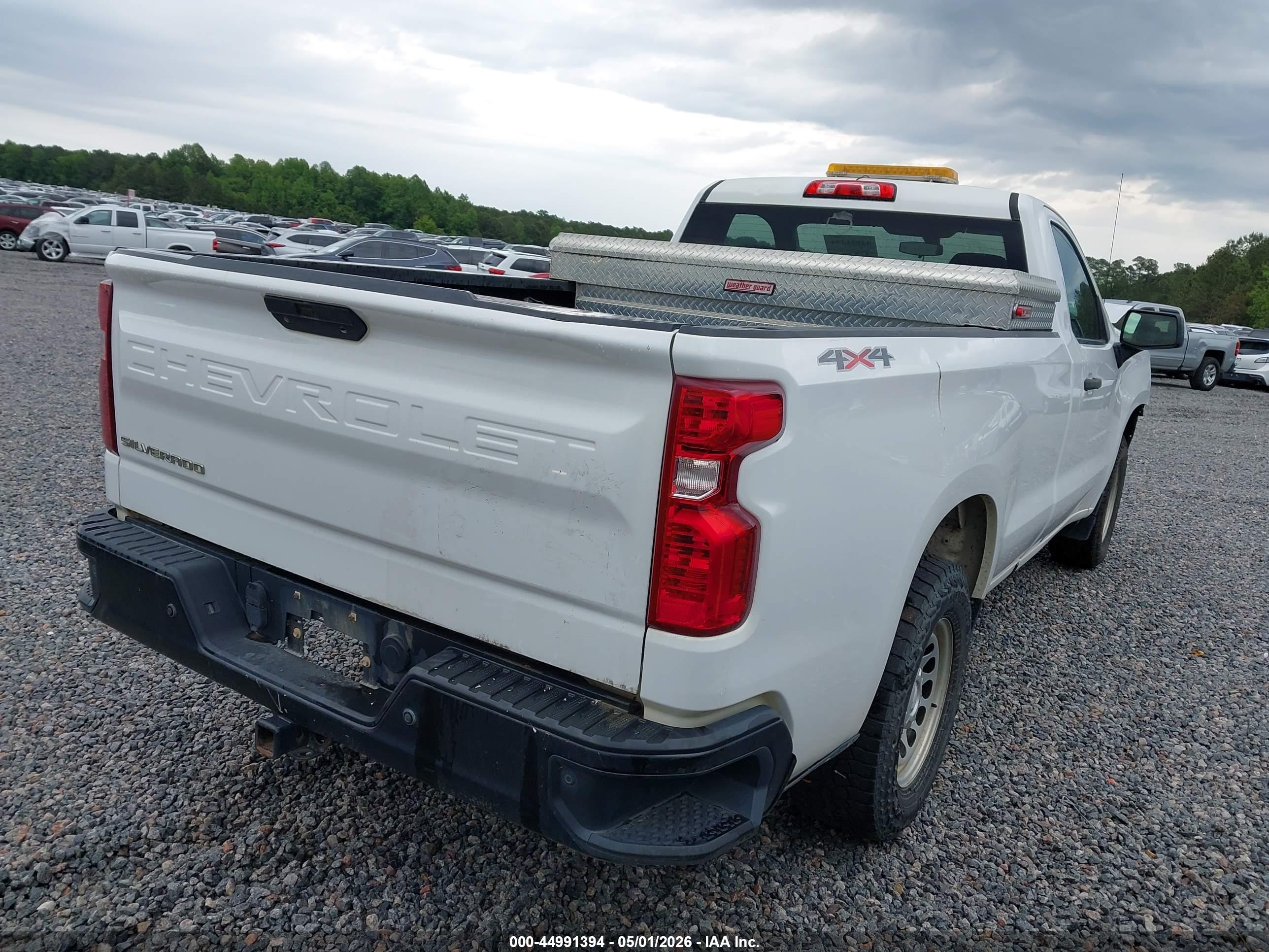 CHEVROLET SILVERADO image 4