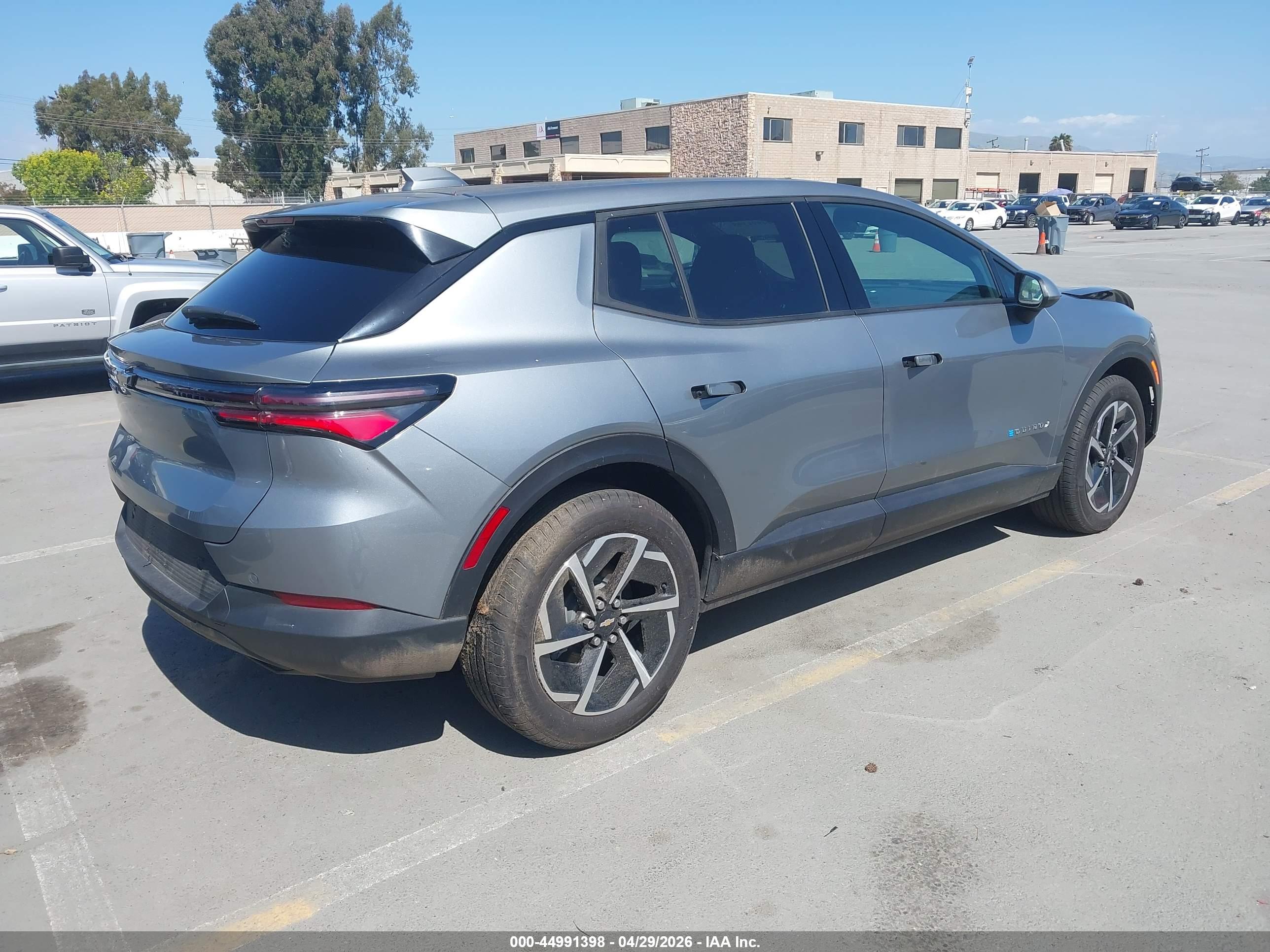 CHEVROLET EQUINOX image 4