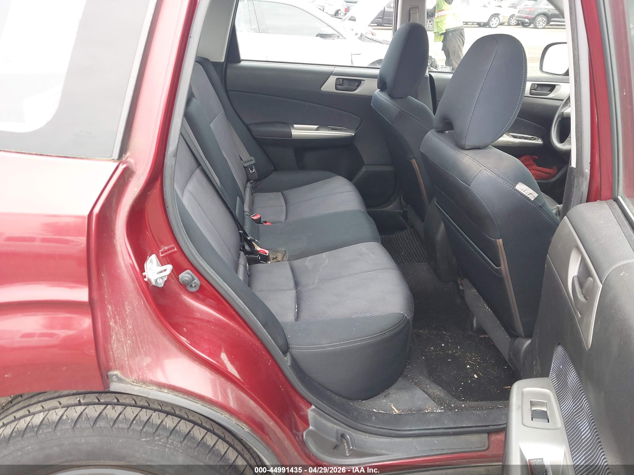 SUBARU FORESTER image 8