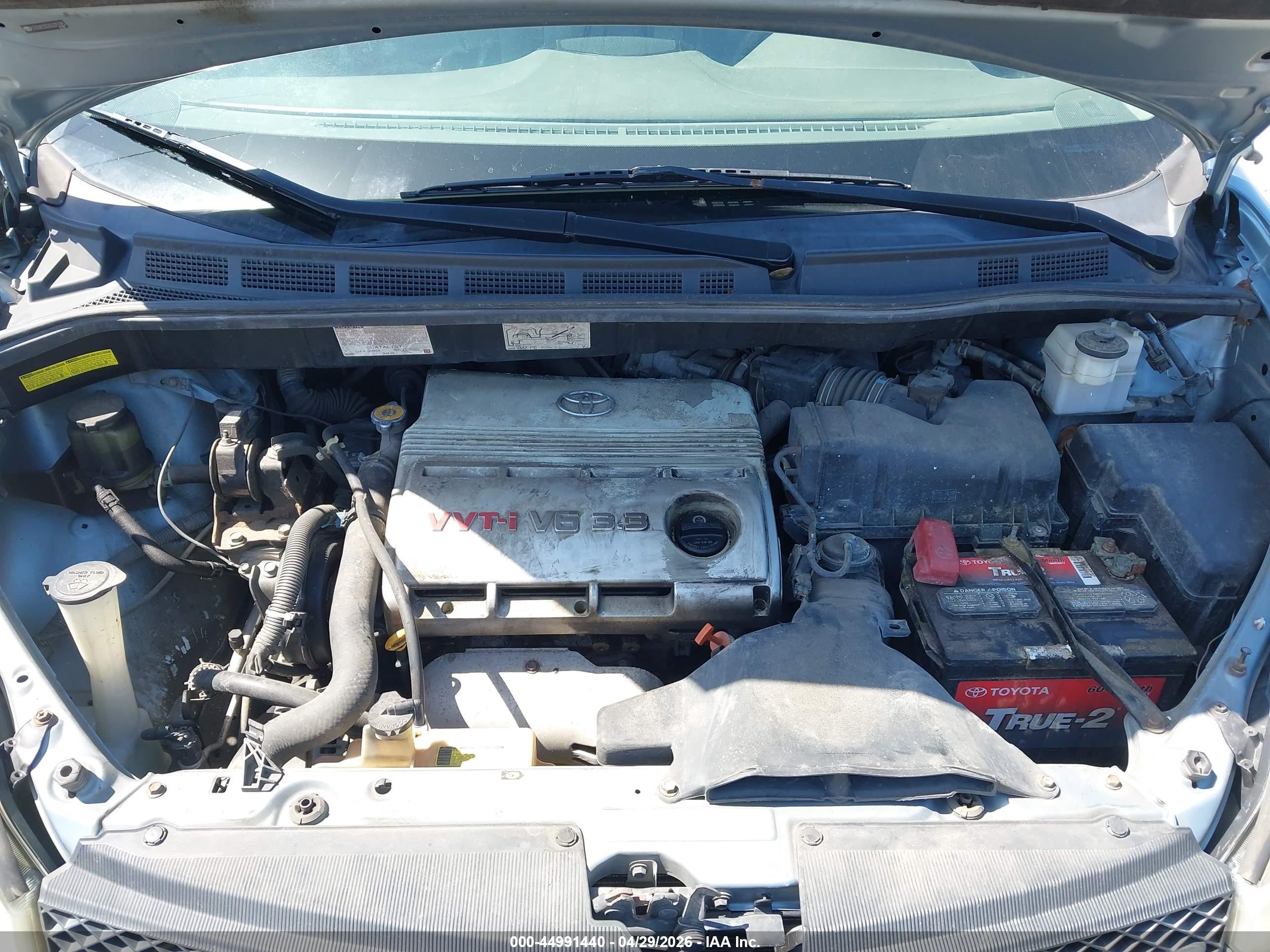 TOYOTA SIENNA image 10