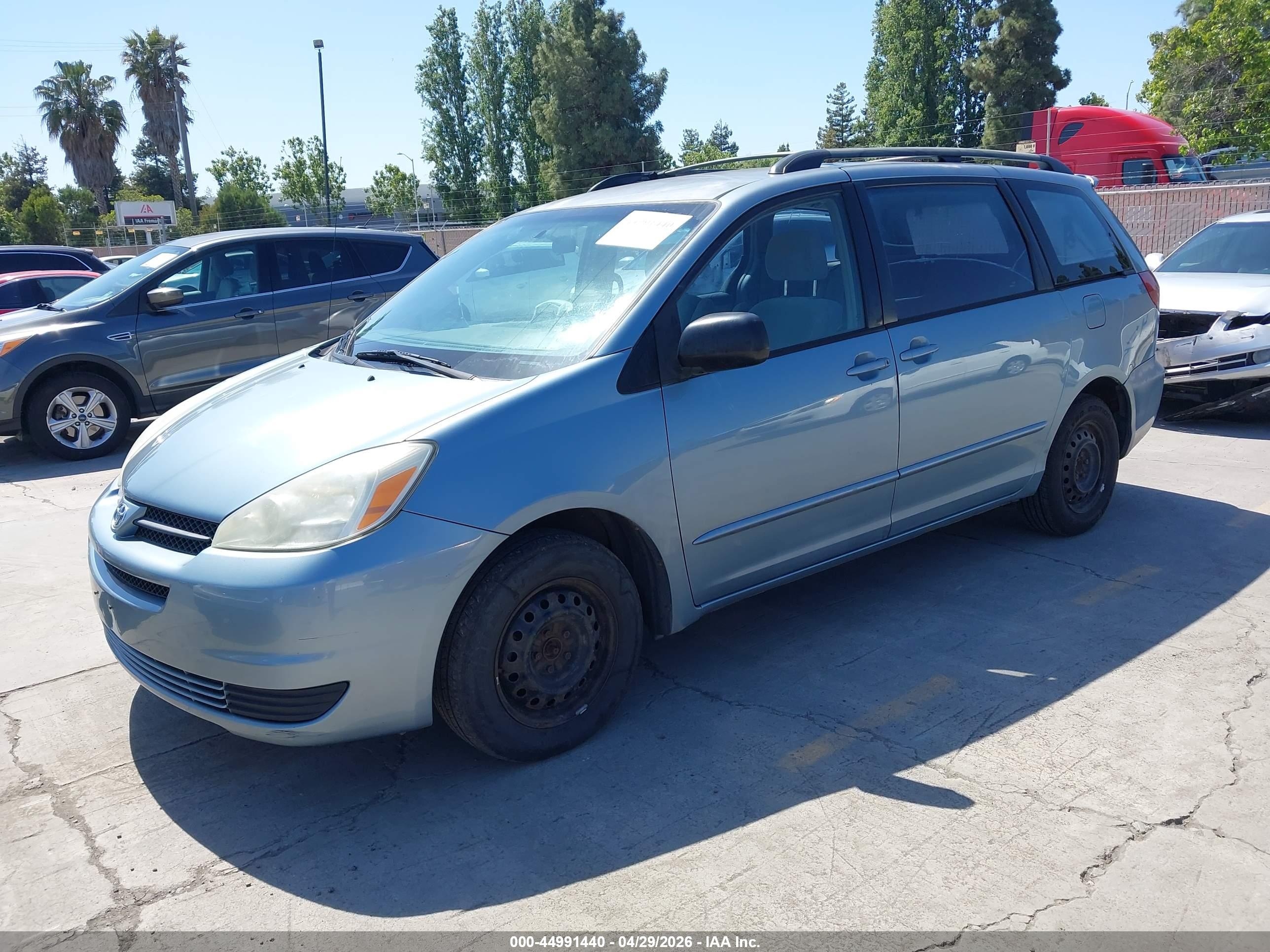 TOYOTA SIENNA image 2