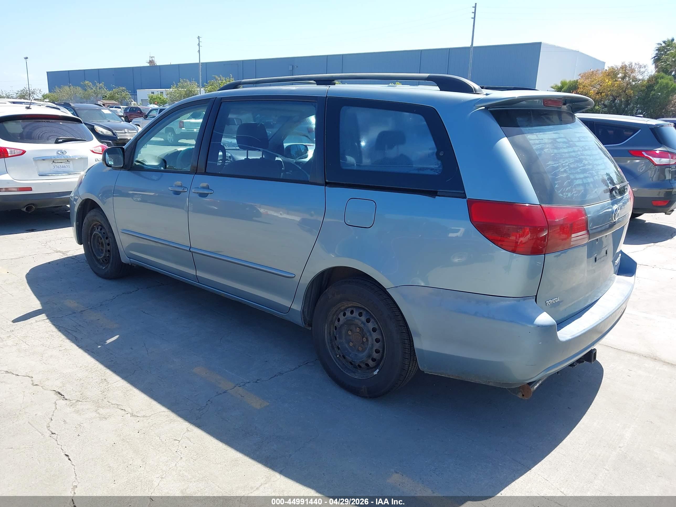 TOYOTA SIENNA image 3