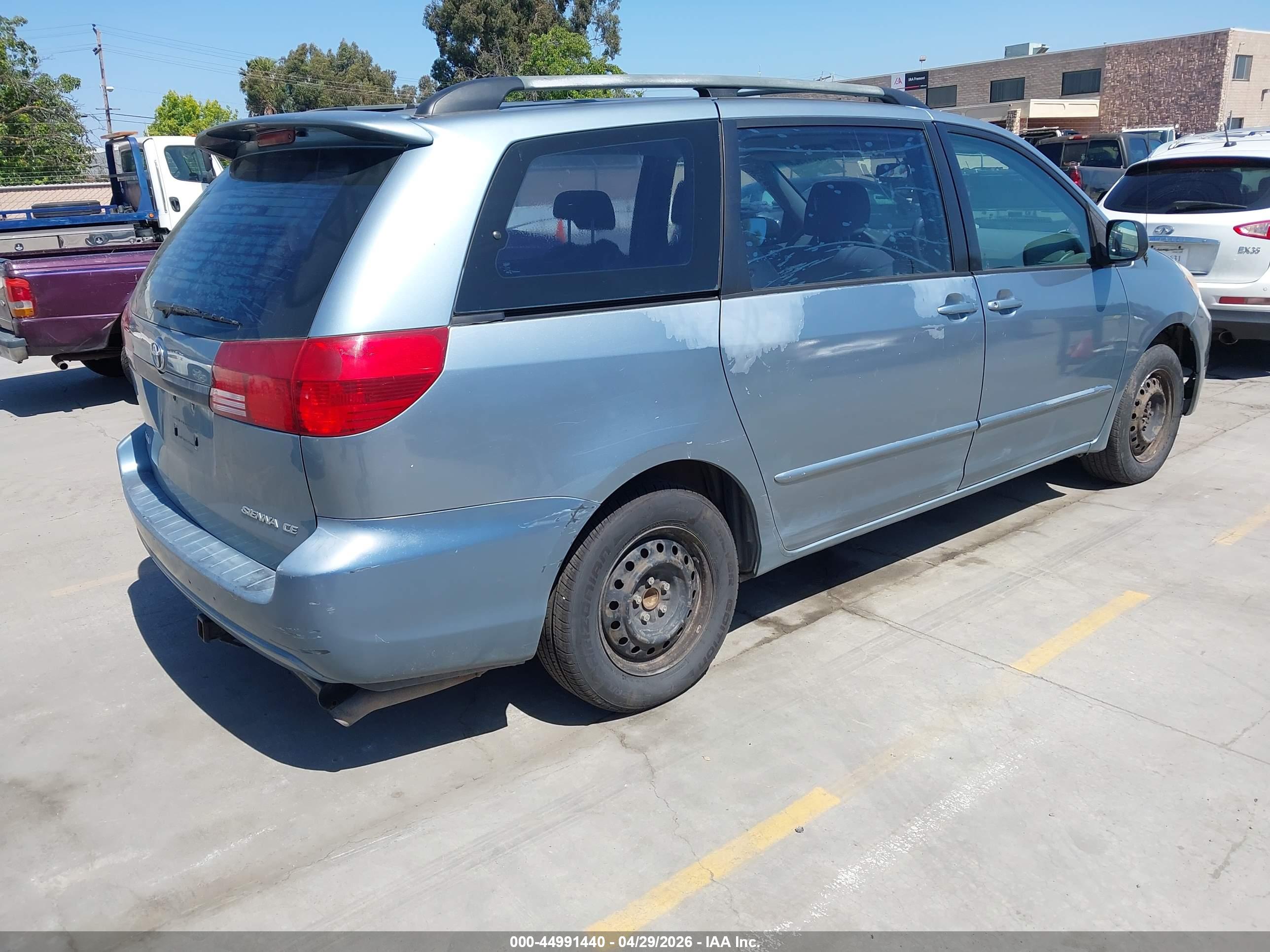 TOYOTA SIENNA image 4