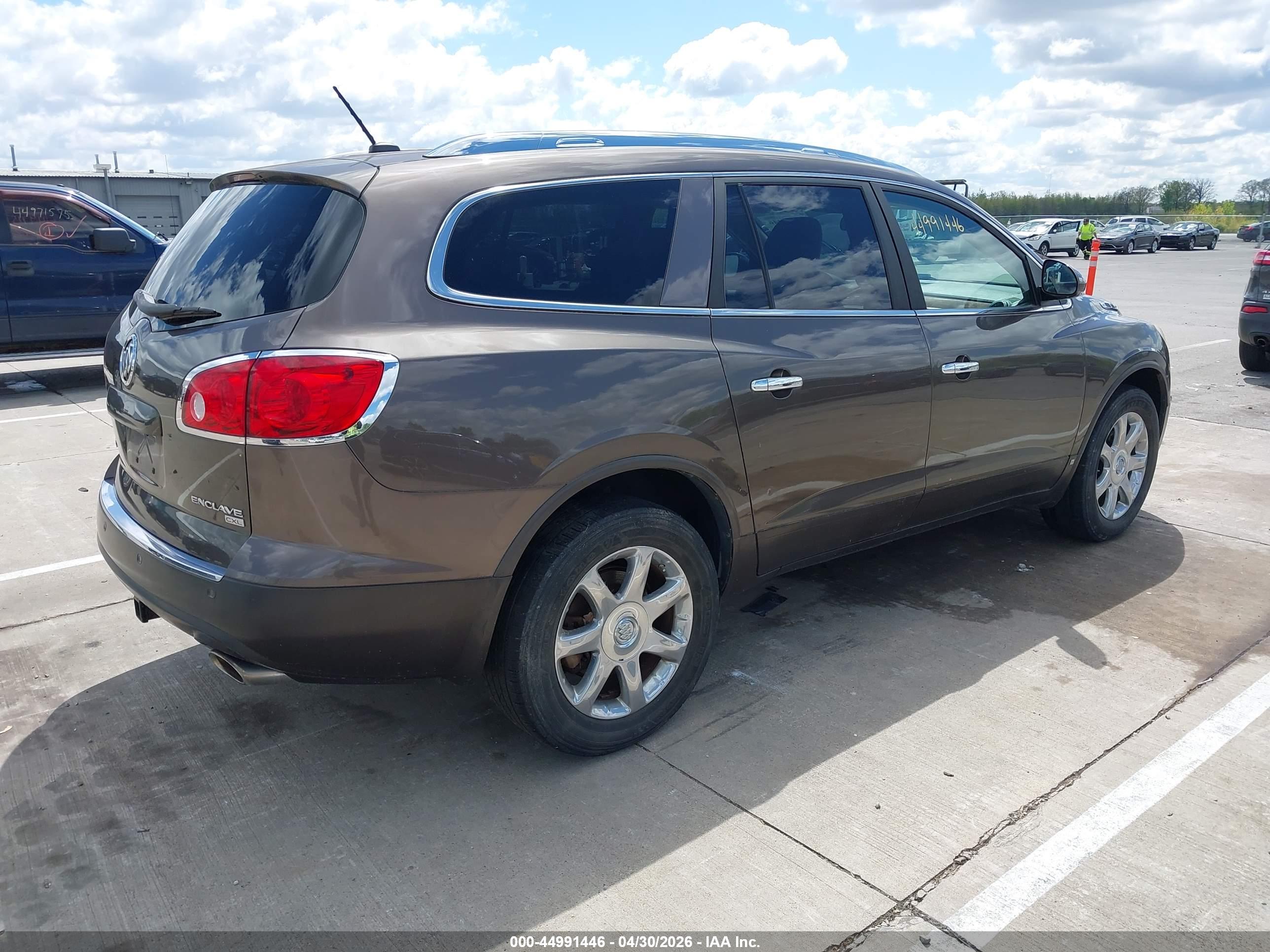 BUICK ENCLAVE image 4