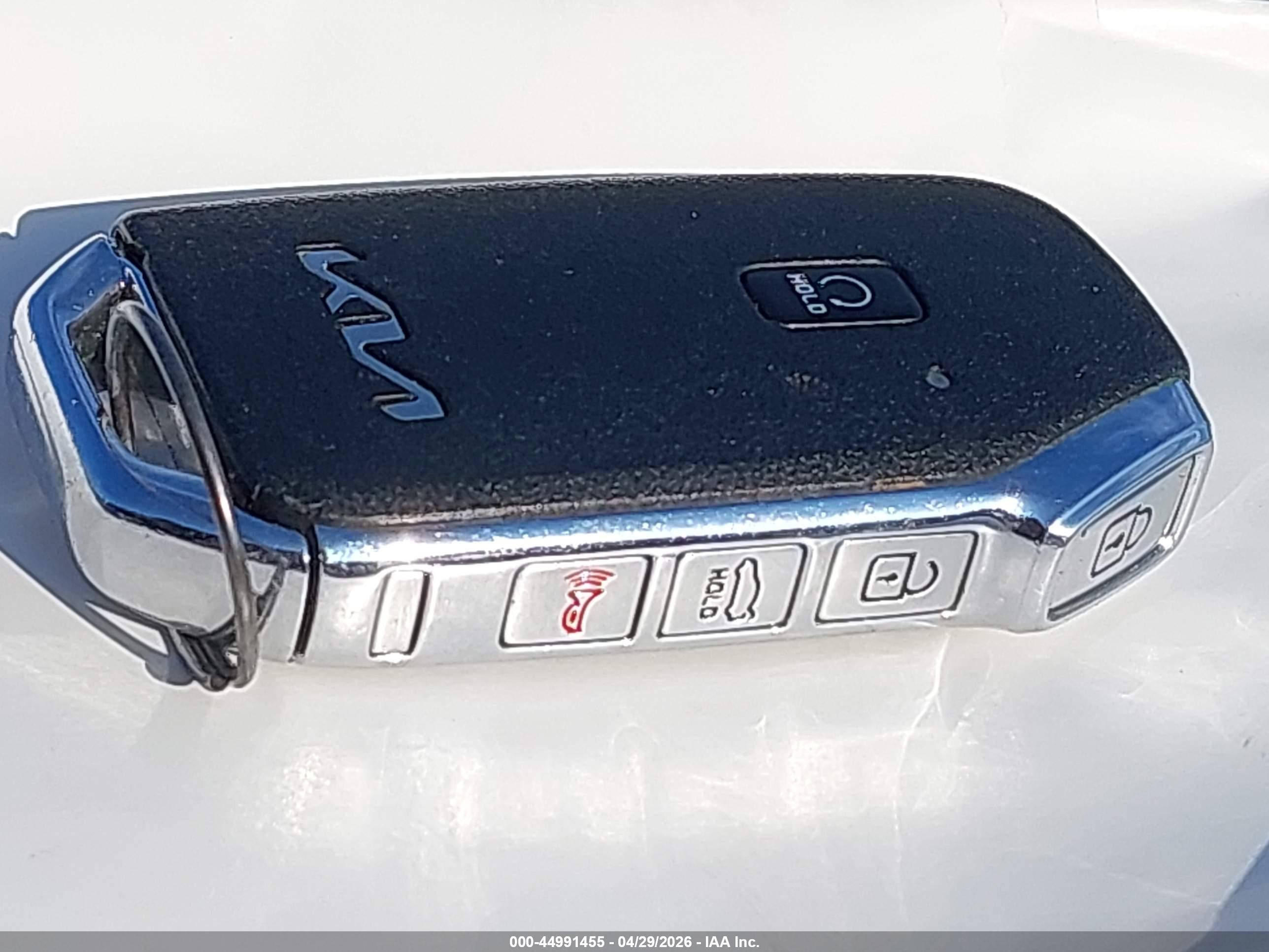 KIA K5 image 11