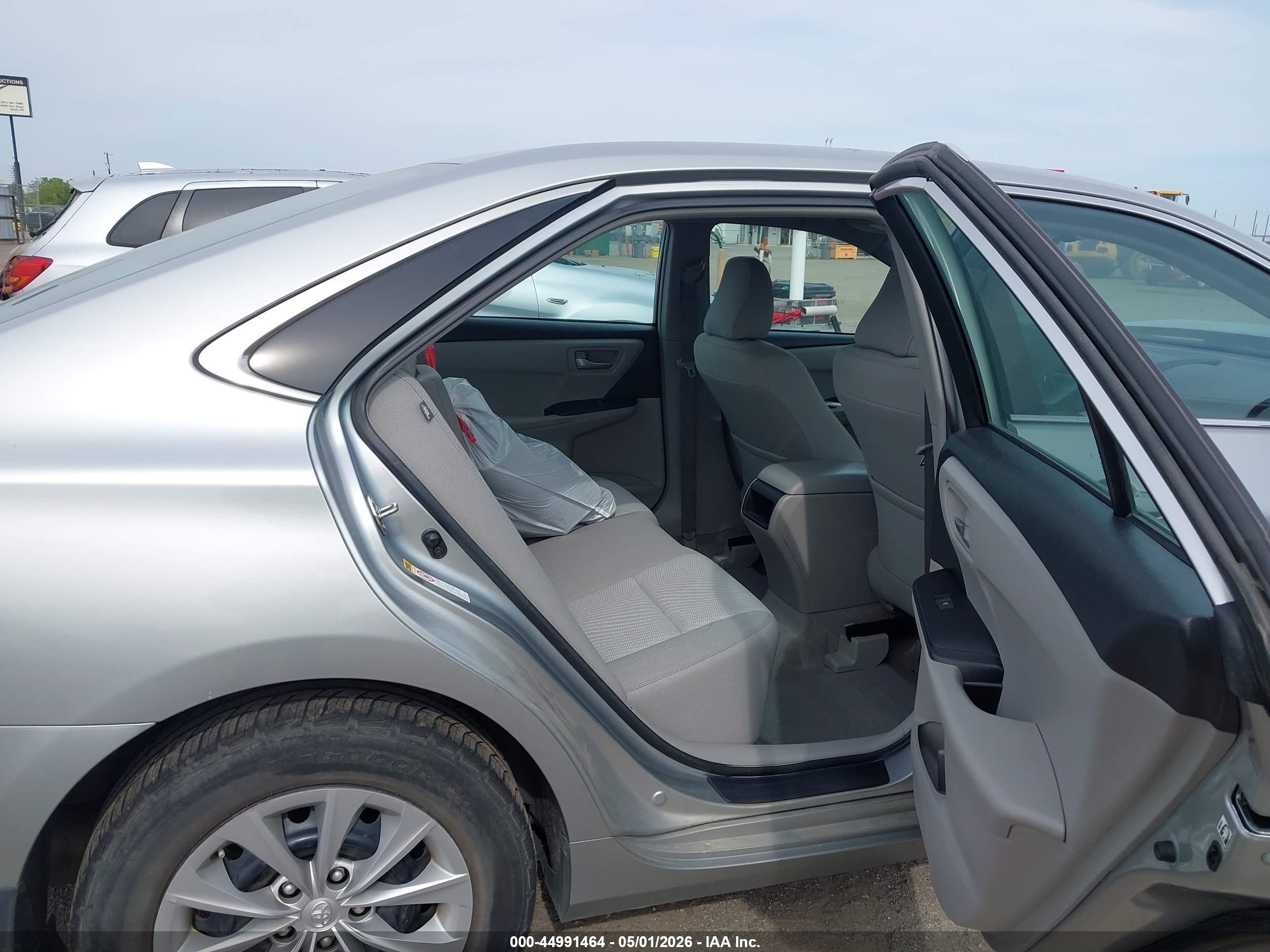TOYOTA CAMRY image 8